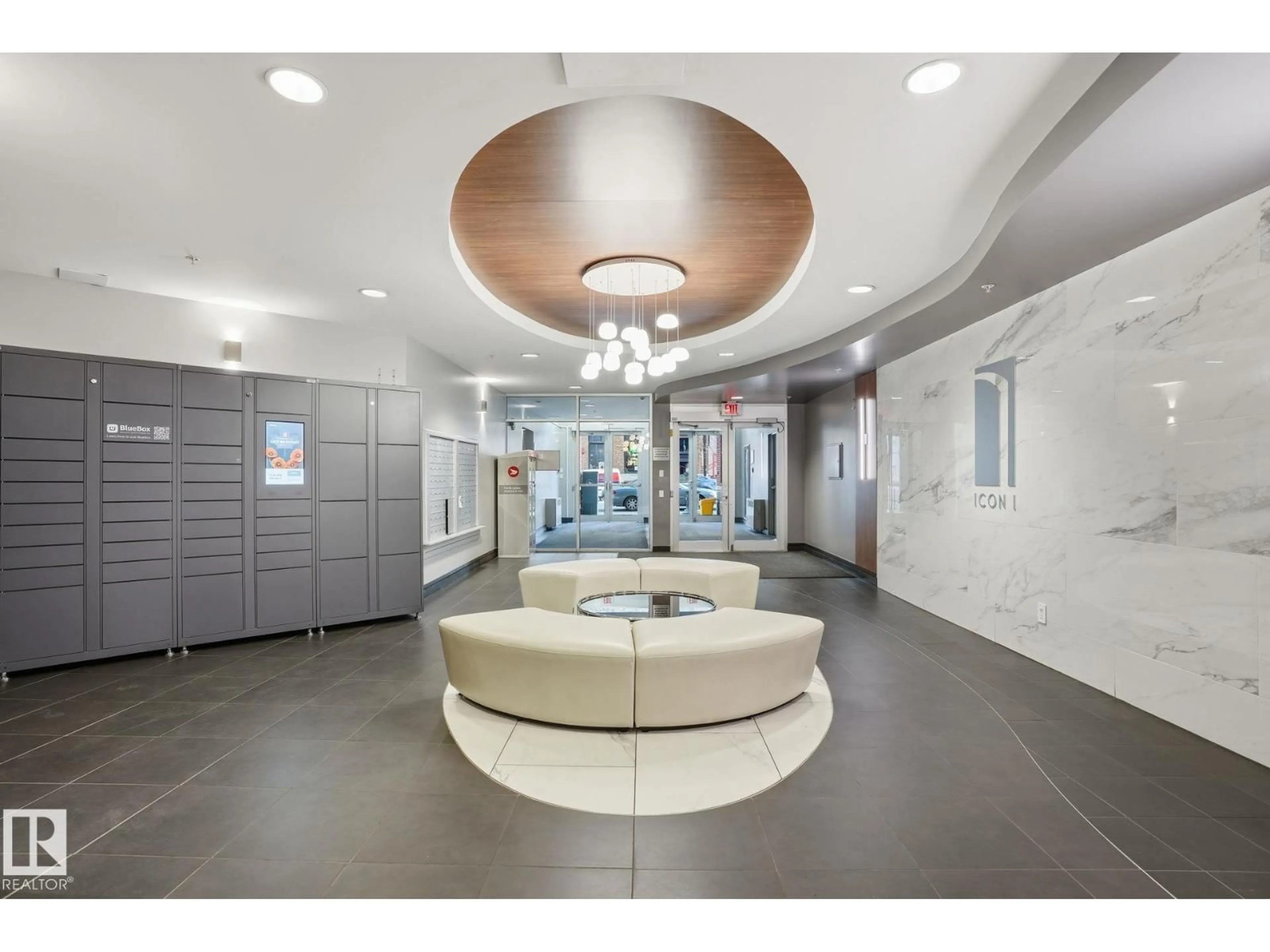 Indoor foyer for 902 - 10136 104 ST, Edmonton Alberta T5J0B5