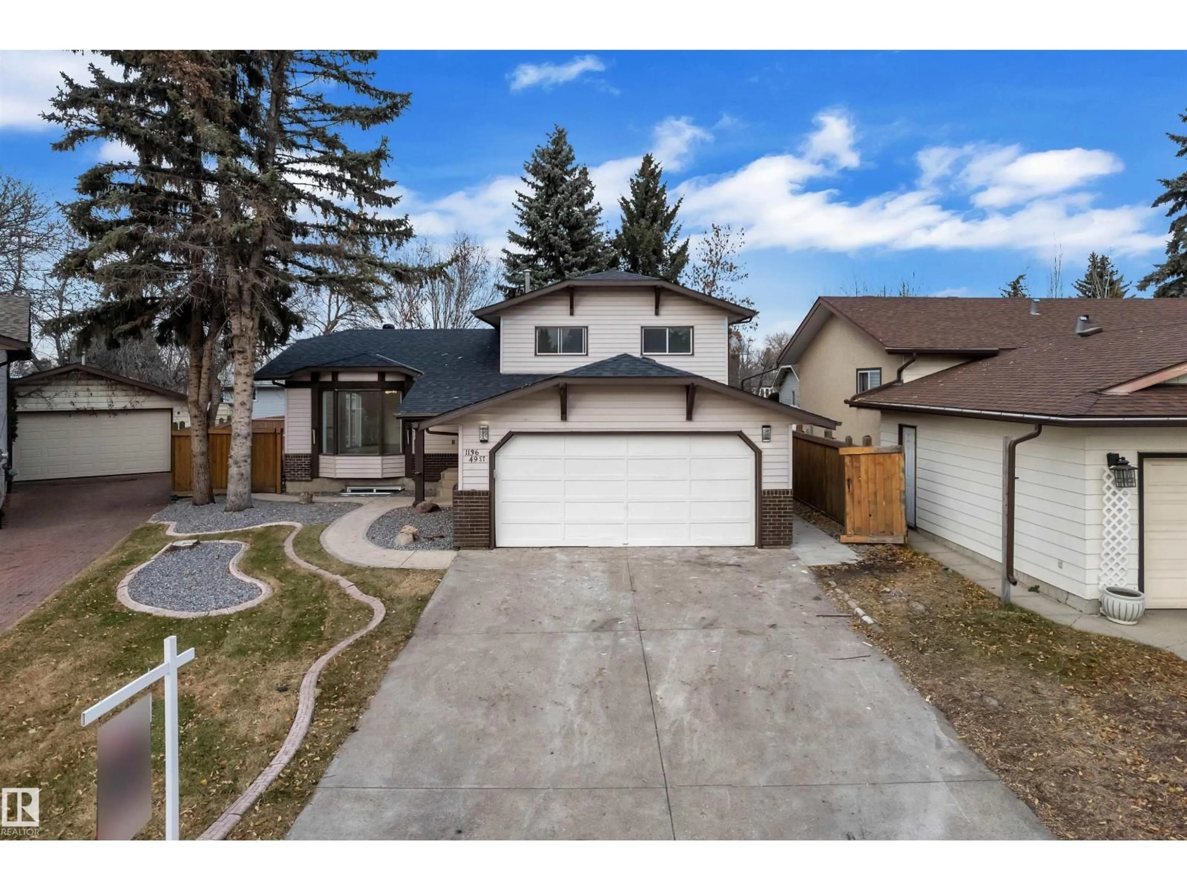 A pic from outside/outdoor area/front of a property/back of a property/a pic from drone, street for 1136 49 ST, Edmonton Alberta T6L4T2
