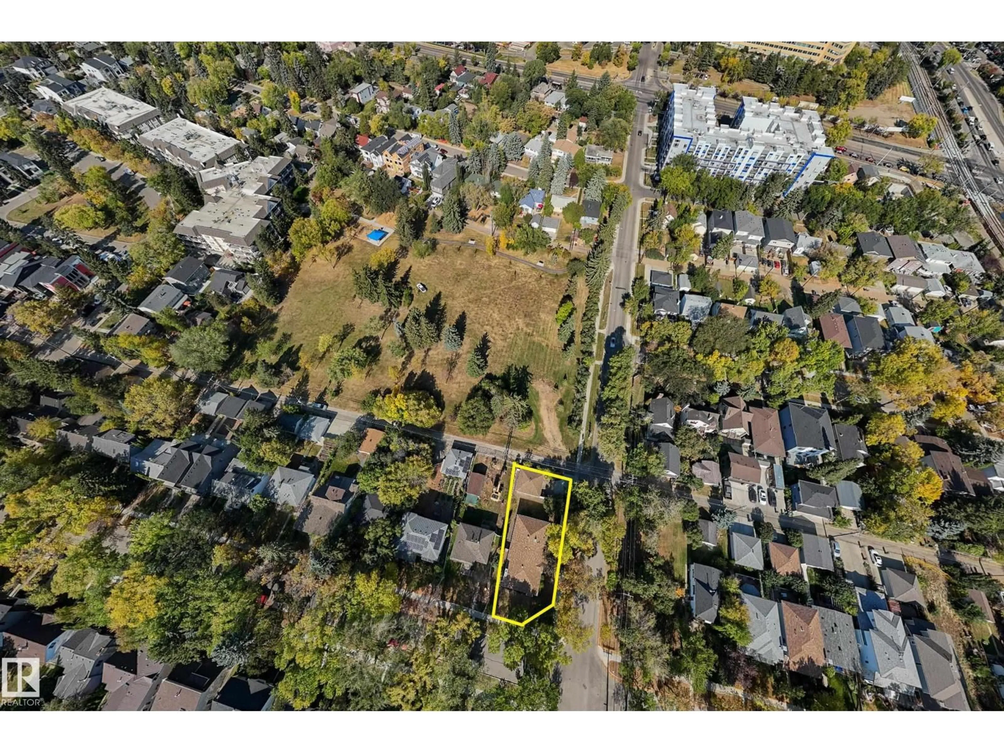 A pic from outside/outdoor area/front of a property/back of a property/a pic from drone, street for 11504 78 AV, Edmonton Alberta T6G0N5