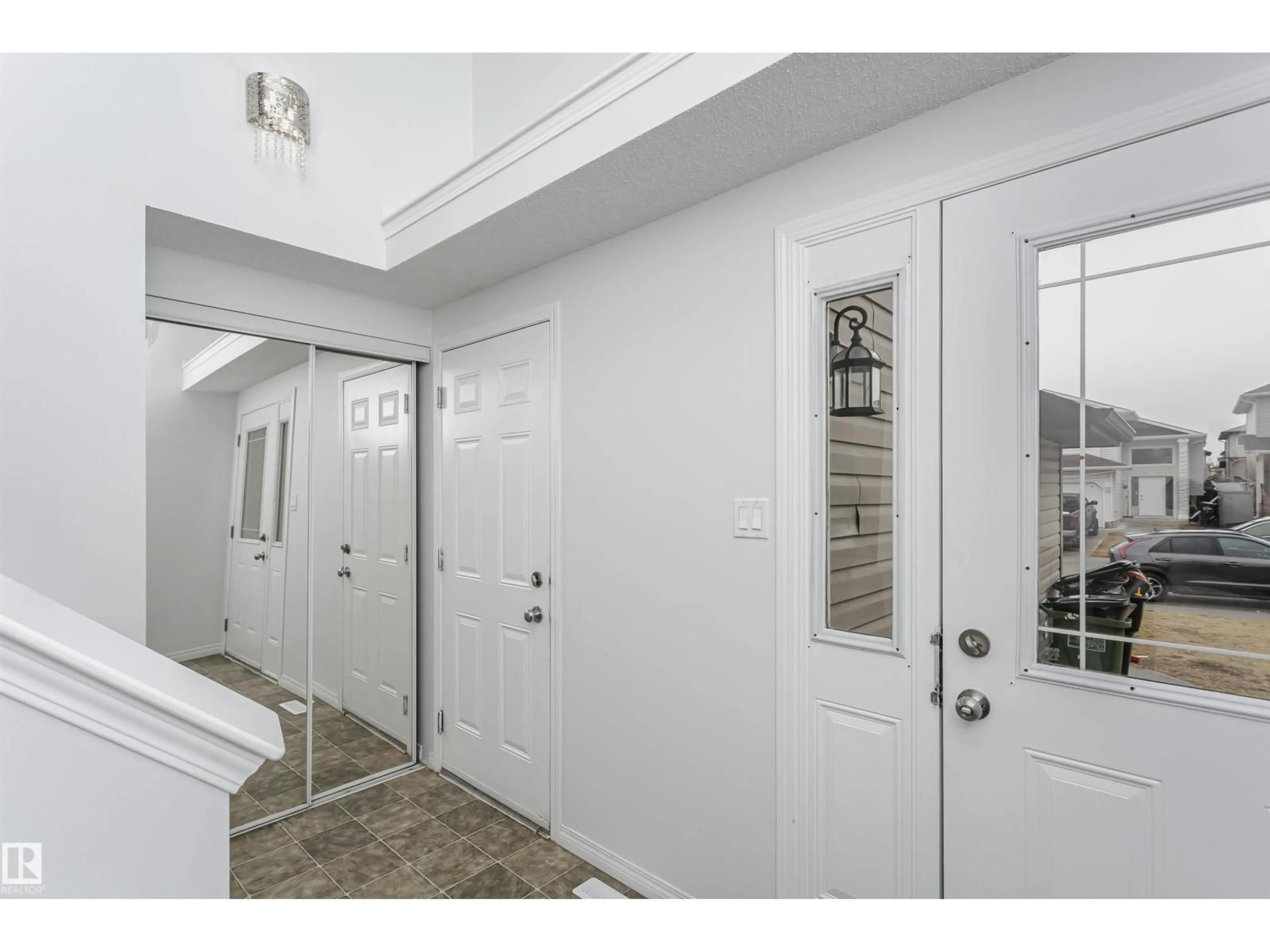 Indoor entryway for NW - 3248 21 ST, Edmonton Alberta T5T1G2