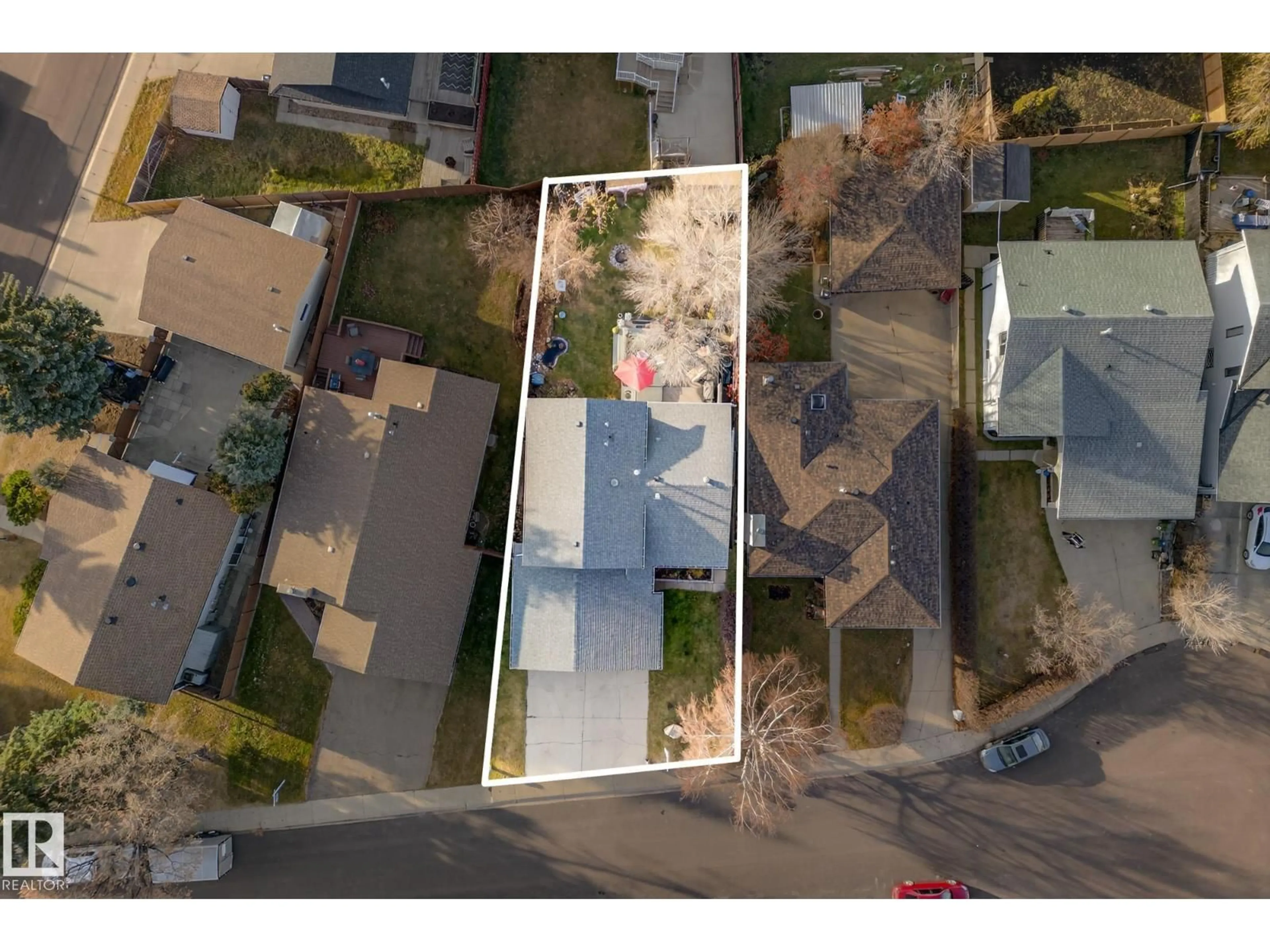 A pic from outside/outdoor area/front of a property/back of a property/a pic from drone, street for 4664 16A AV, Edmonton Alberta T6L2S2