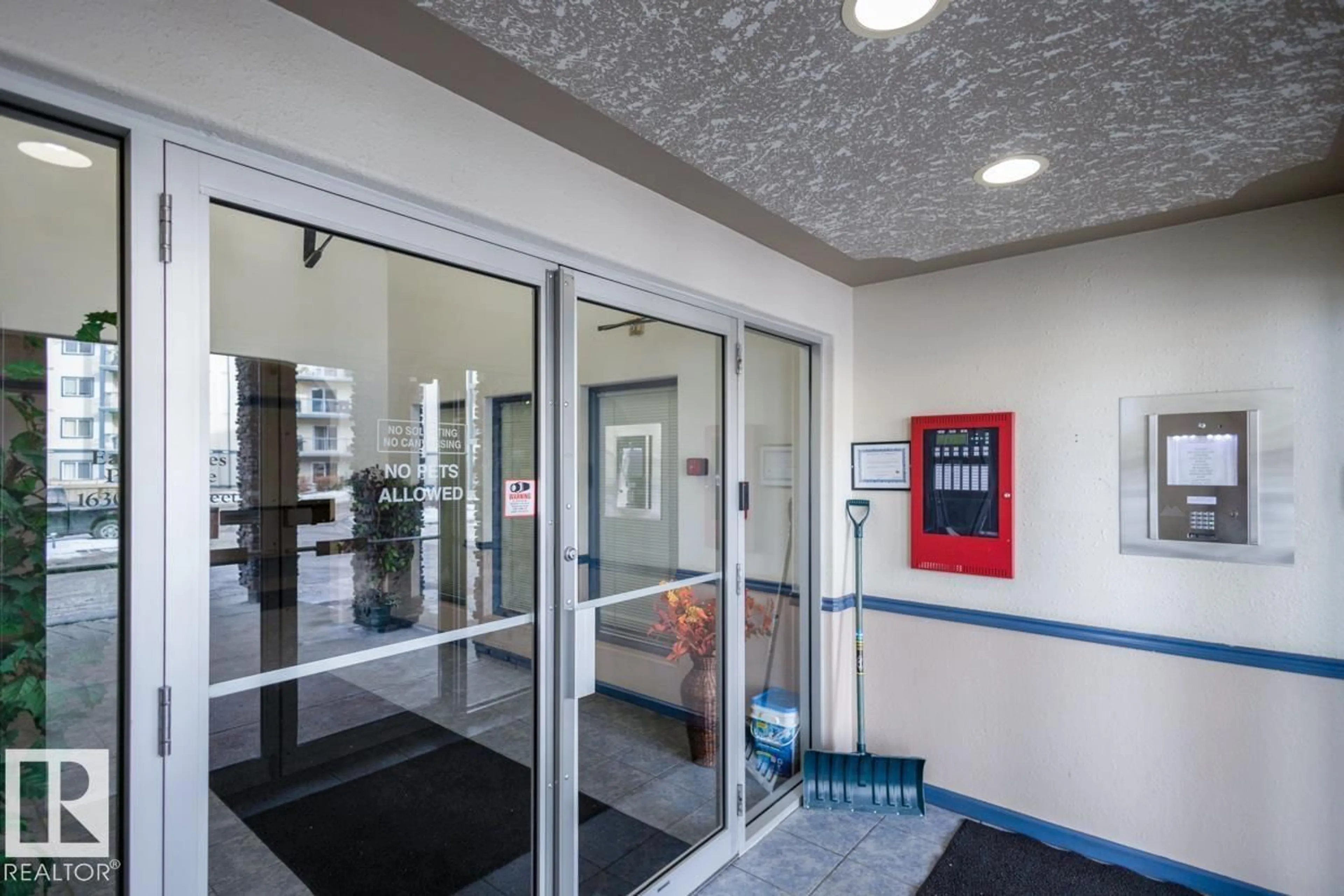 Indoor foyer for #305 - 16303 95 ST, Edmonton Alberta T5Z3V1