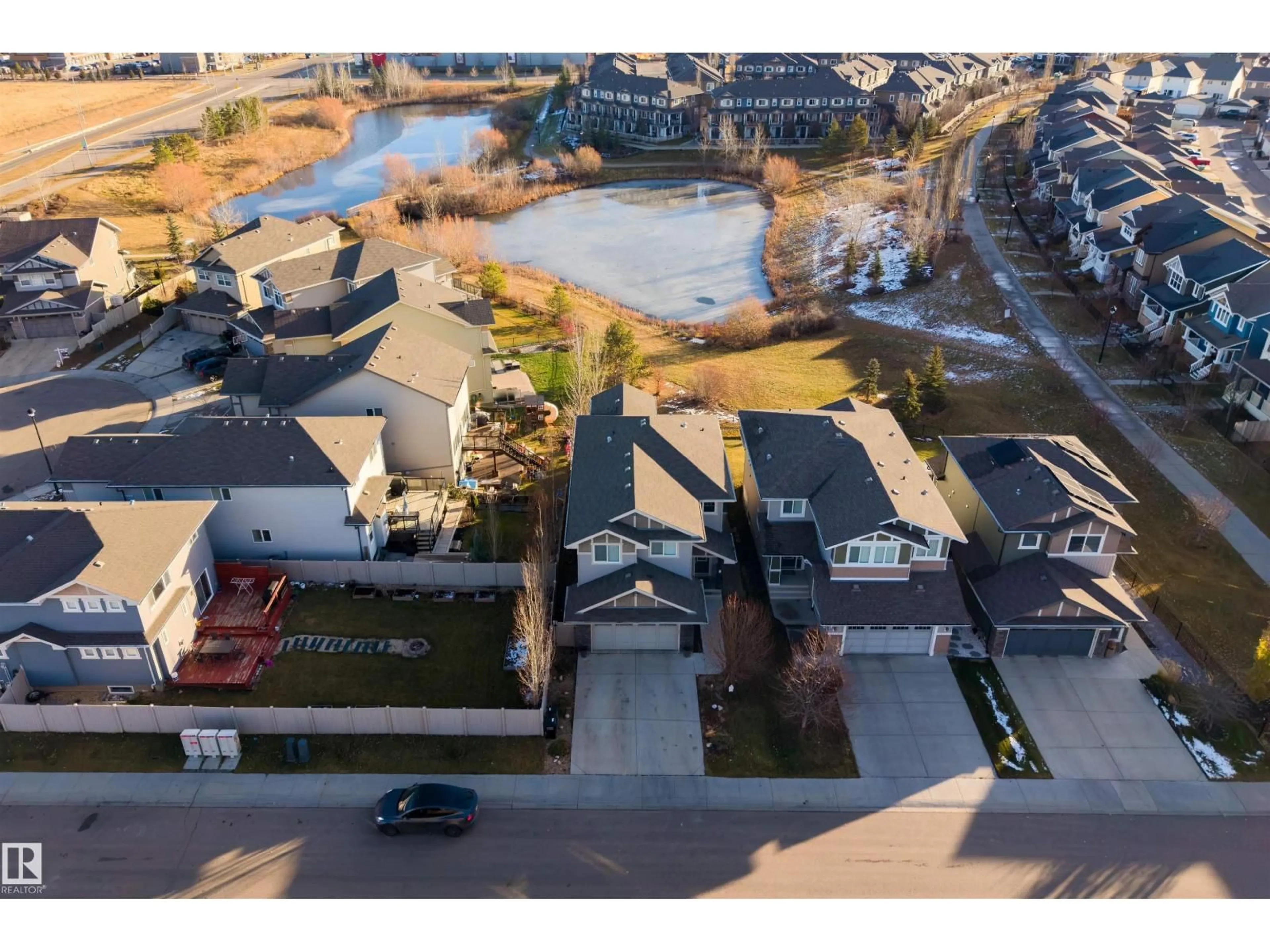 A pic from outside/outdoor area/front of a property/back of a property/a pic from drone, unknown for 1564 CHAPMAN WY, Edmonton Alberta T6W0Z1