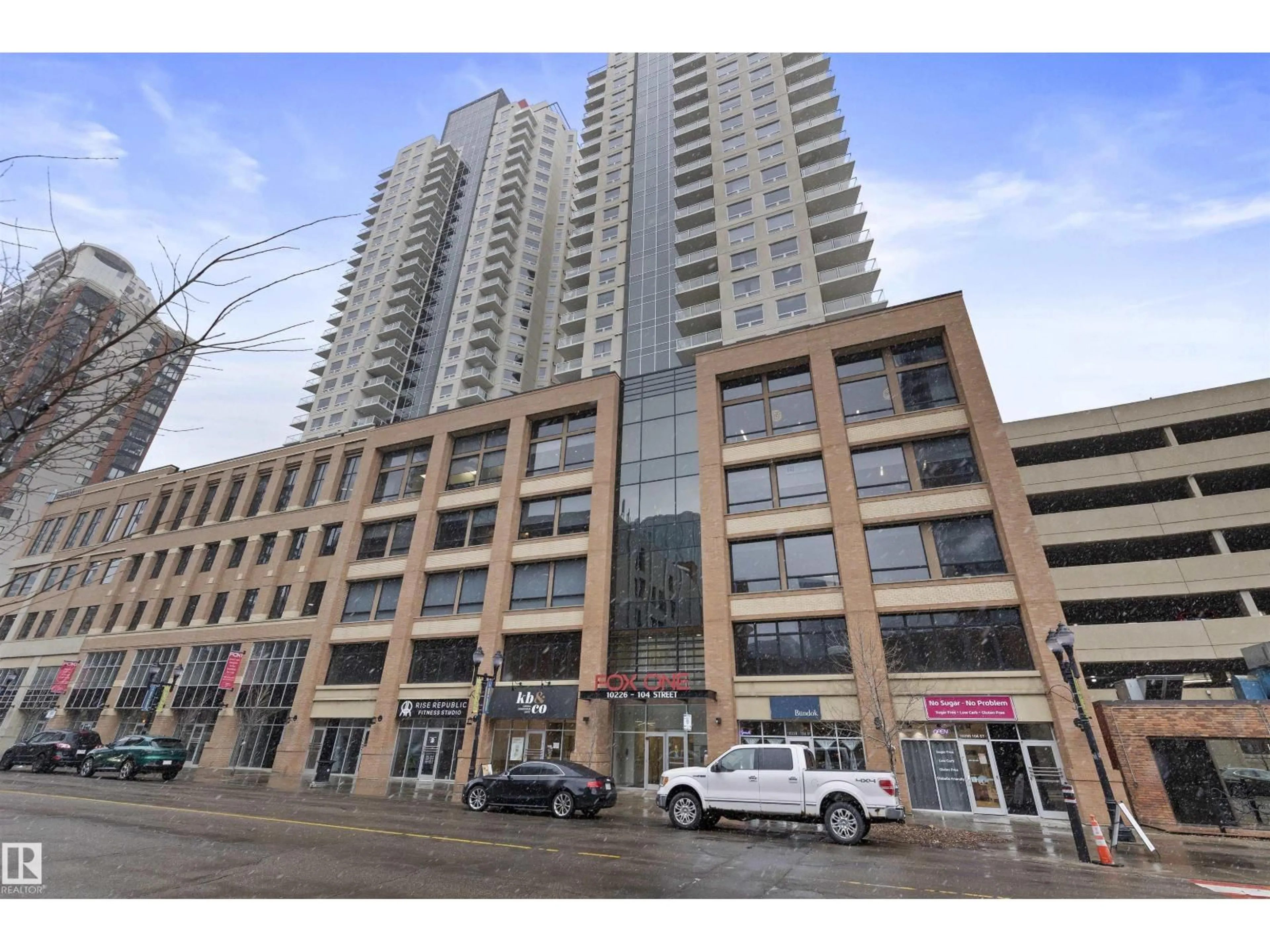 Indoor foyer for 905 - 10226 104 ST NW, Edmonton Alberta T5J1B8