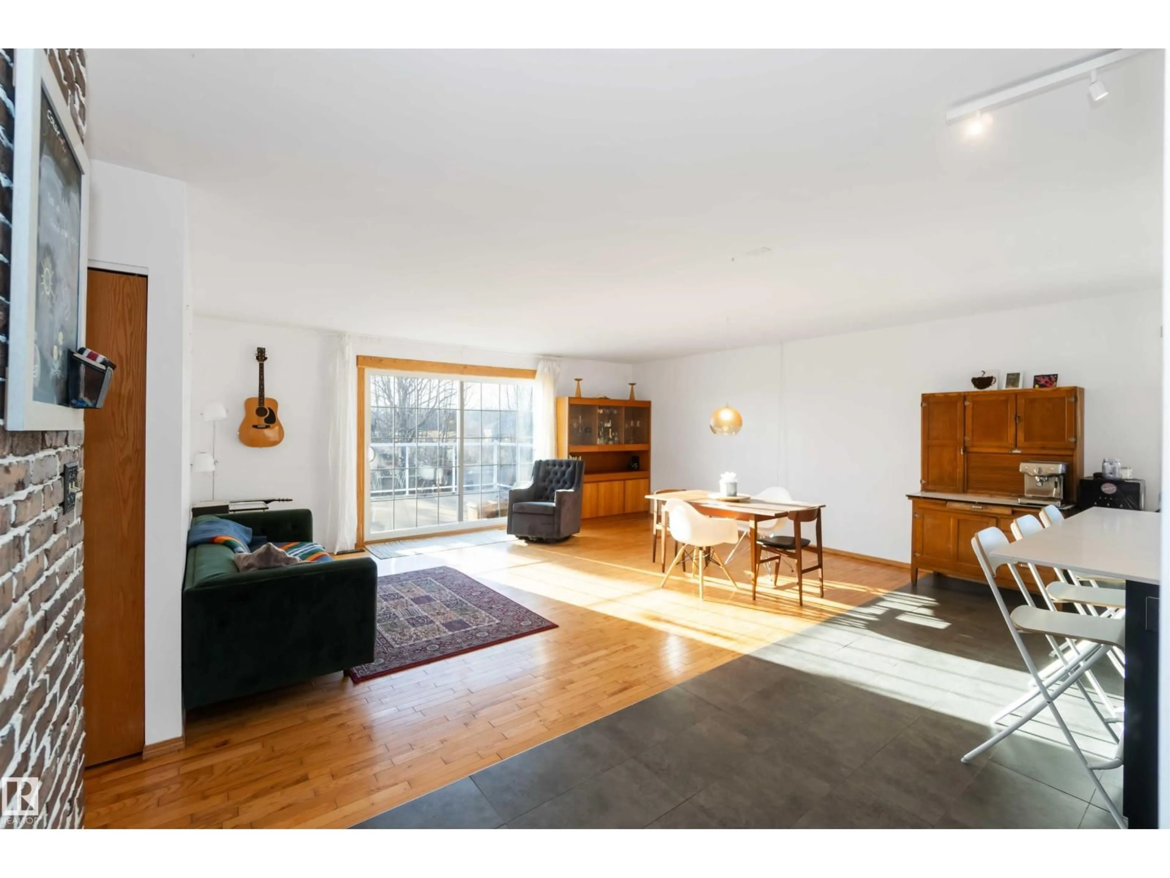 Living room with furniture, wood/laminate floor for 51022 - 117 RGE ROAD 221 RGE, Rural Strathcona County Alberta T8E1G8