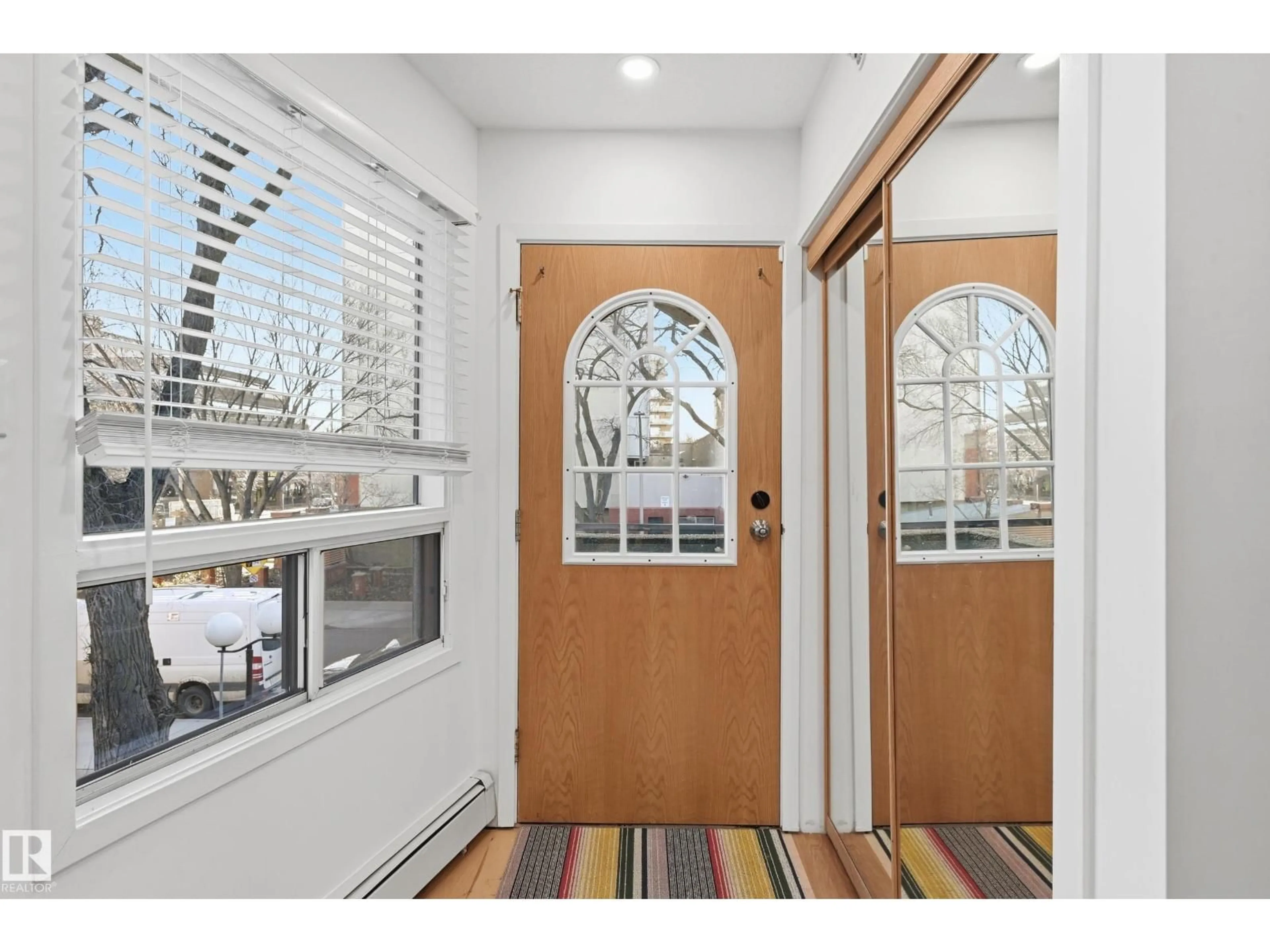 Indoor entryway for 11138 83 AV, Edmonton Alberta T6G0V1