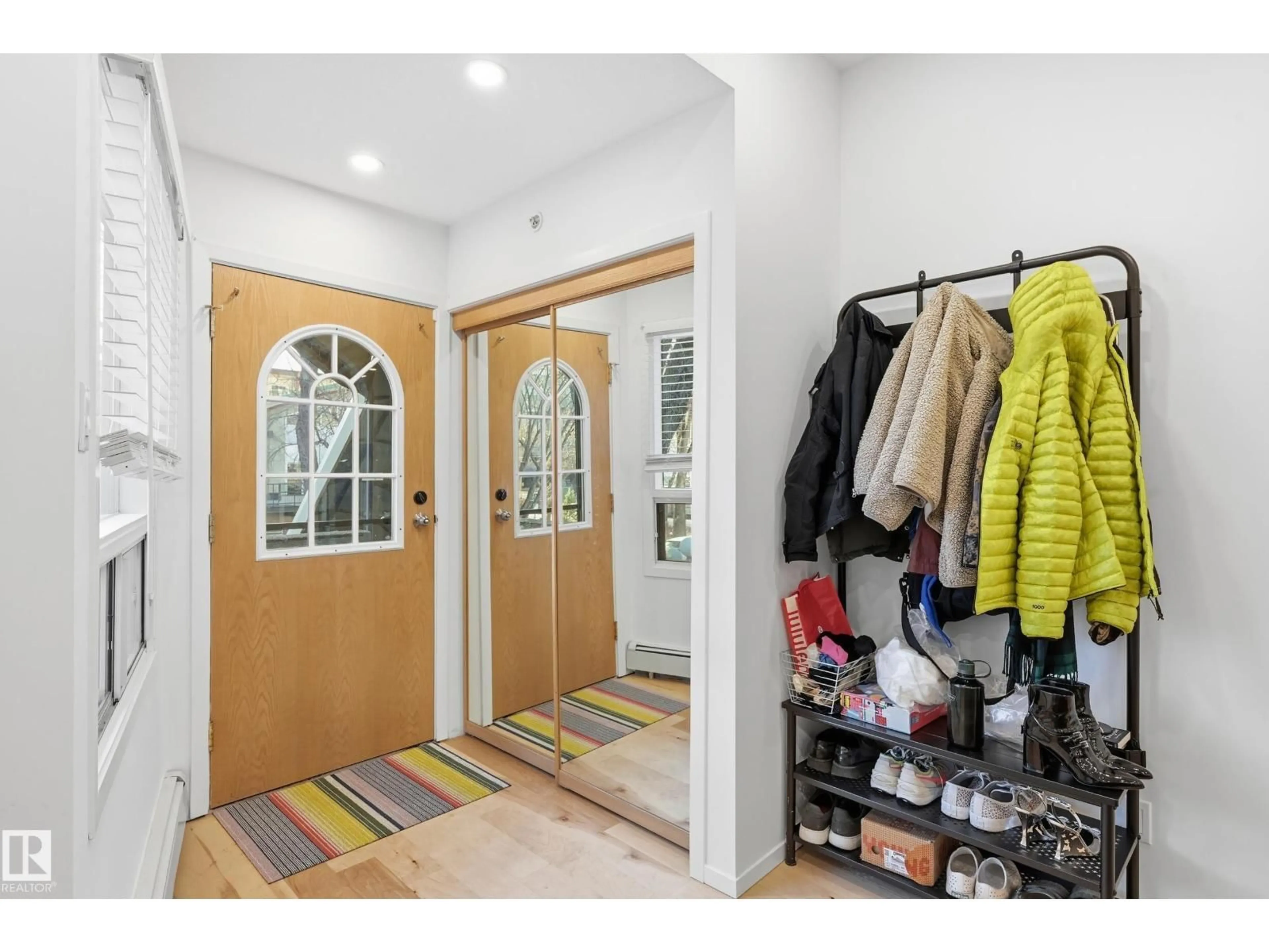 Indoor entryway for 11138 83 AV, Edmonton Alberta T6G0V1