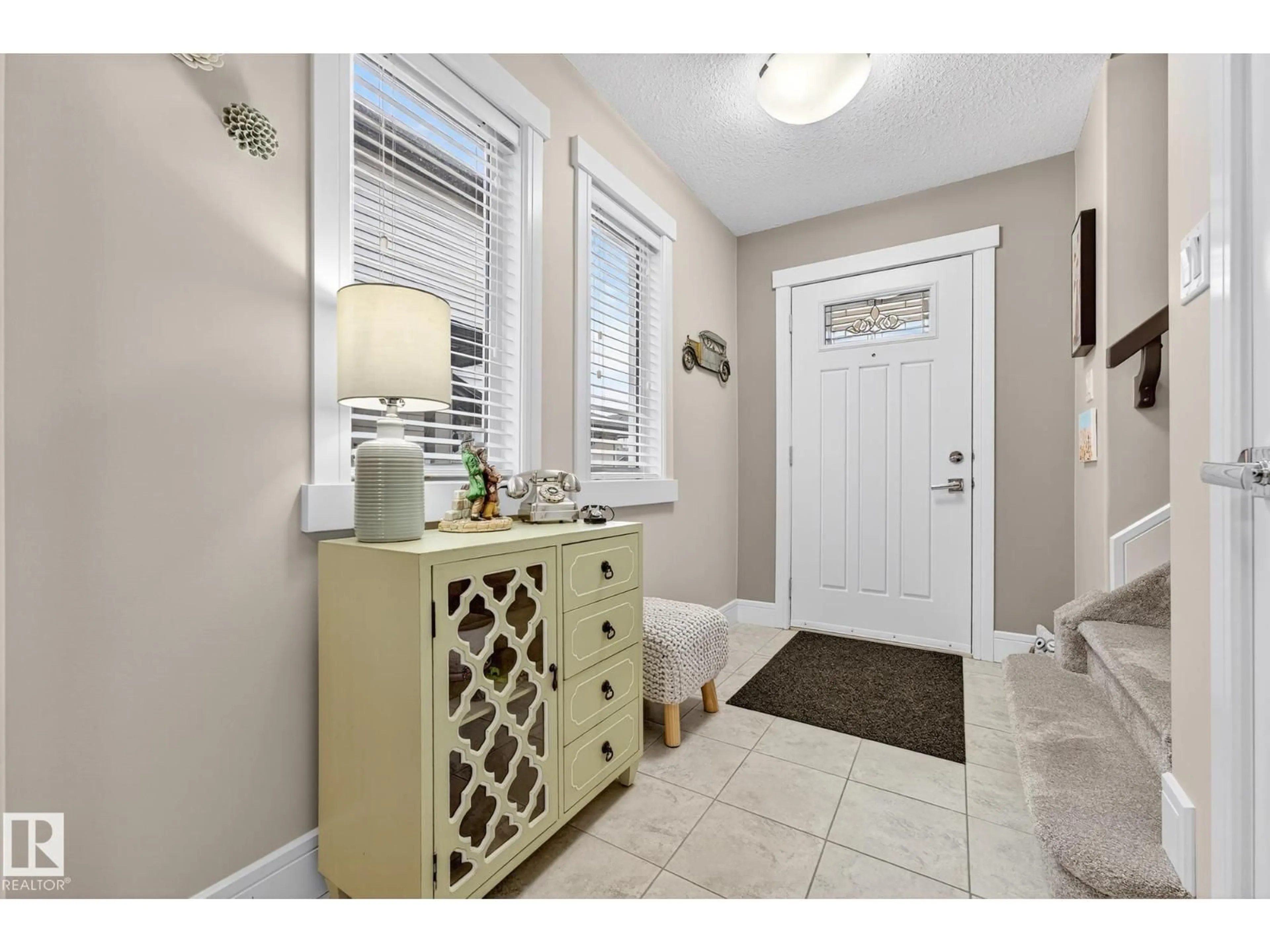 Indoor entryway for 130 AMBERLEY WY, Sherwood Park Alberta T8H0X2