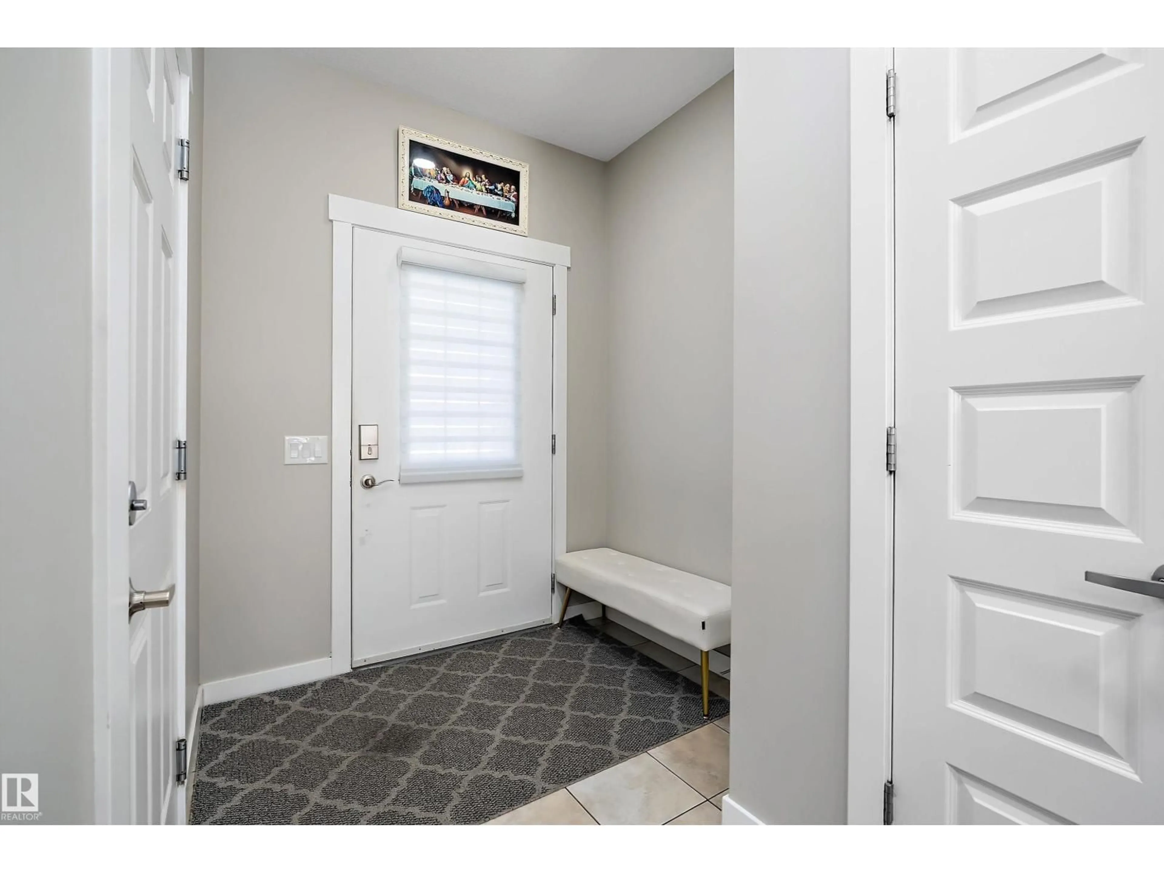 Indoor entryway for NW - 7043 174 AV, Edmonton Alberta T5Z0L3