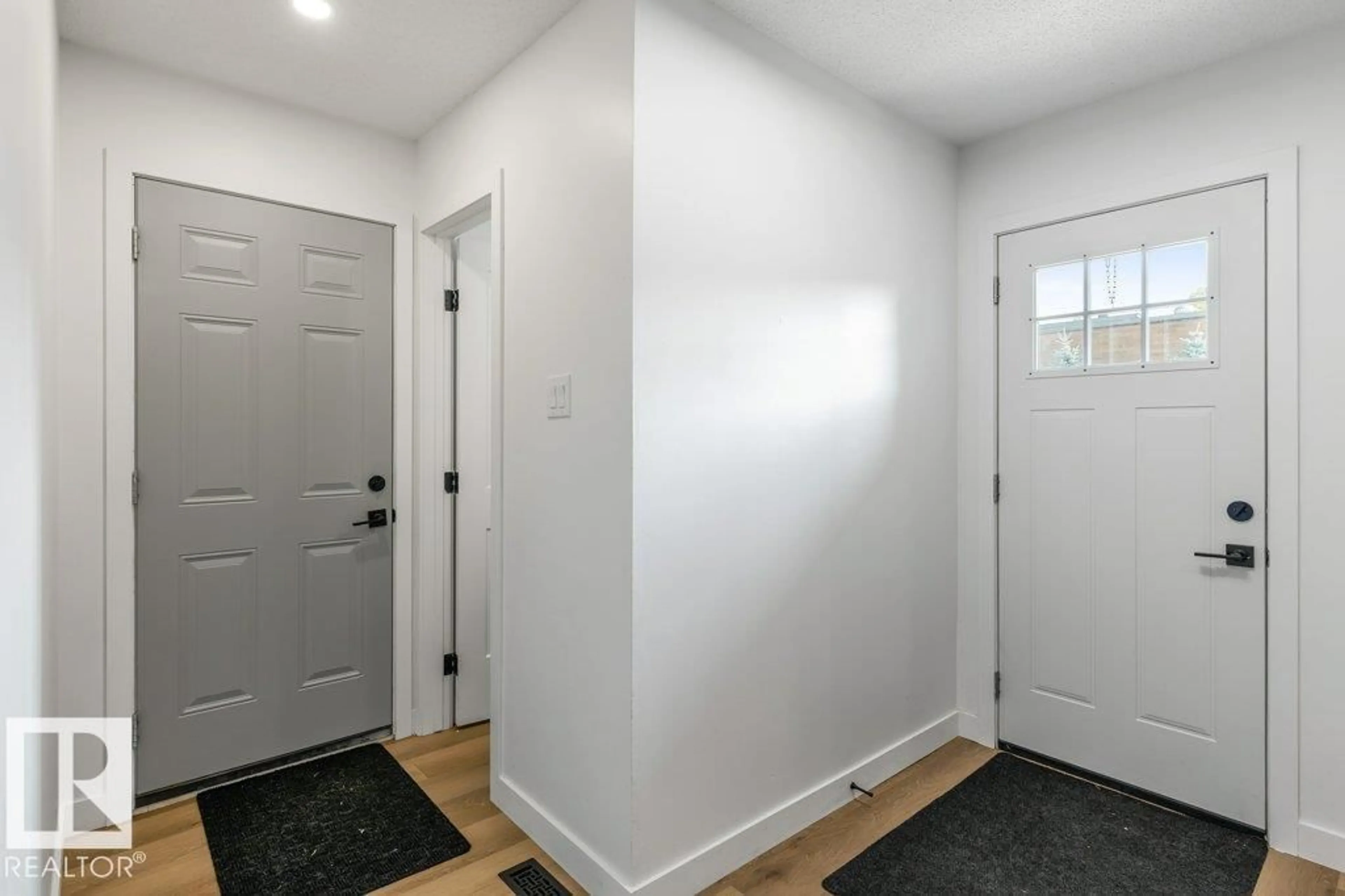 Indoor entryway for 65 GREENFIELD ES, St. Albert Alberta T8N2G2