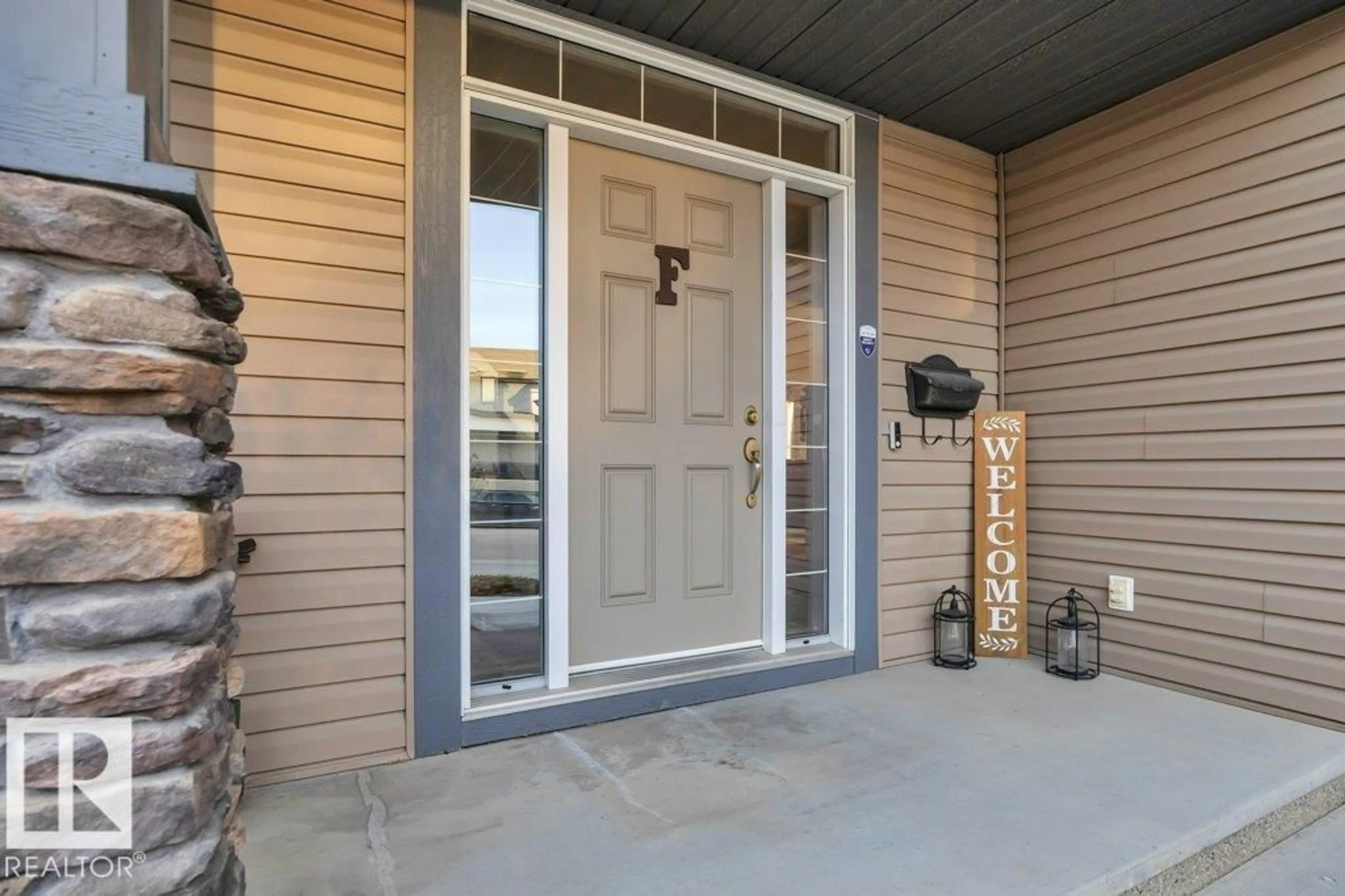 Indoor entryway for 827 SOUTHFORK GR, Leduc Alberta T9E0P4