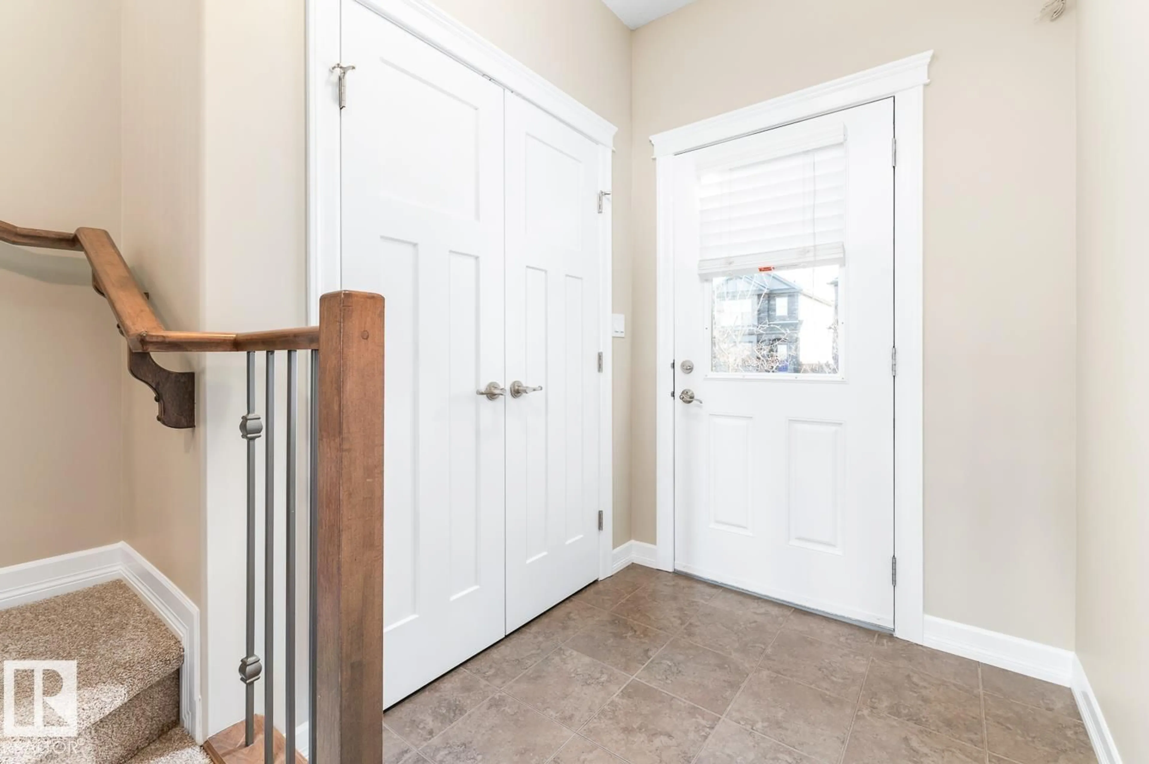 Indoor entryway for 76 GREENBURY CR, Spruce Grove Alberta T7X0L9