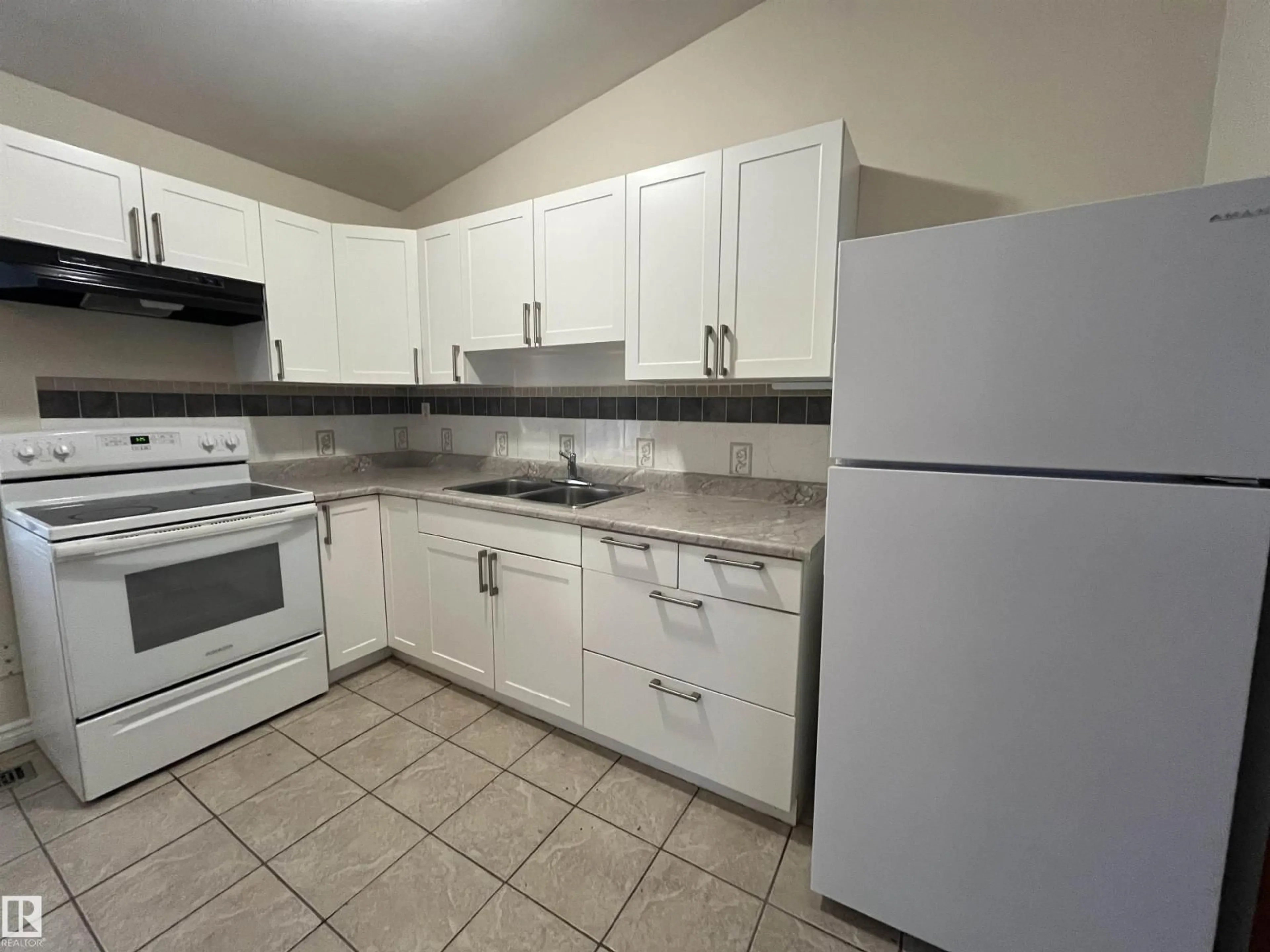 Standard kitchen, unknown for 10916 157 ST NW, Edmonton Alberta T5P2W3