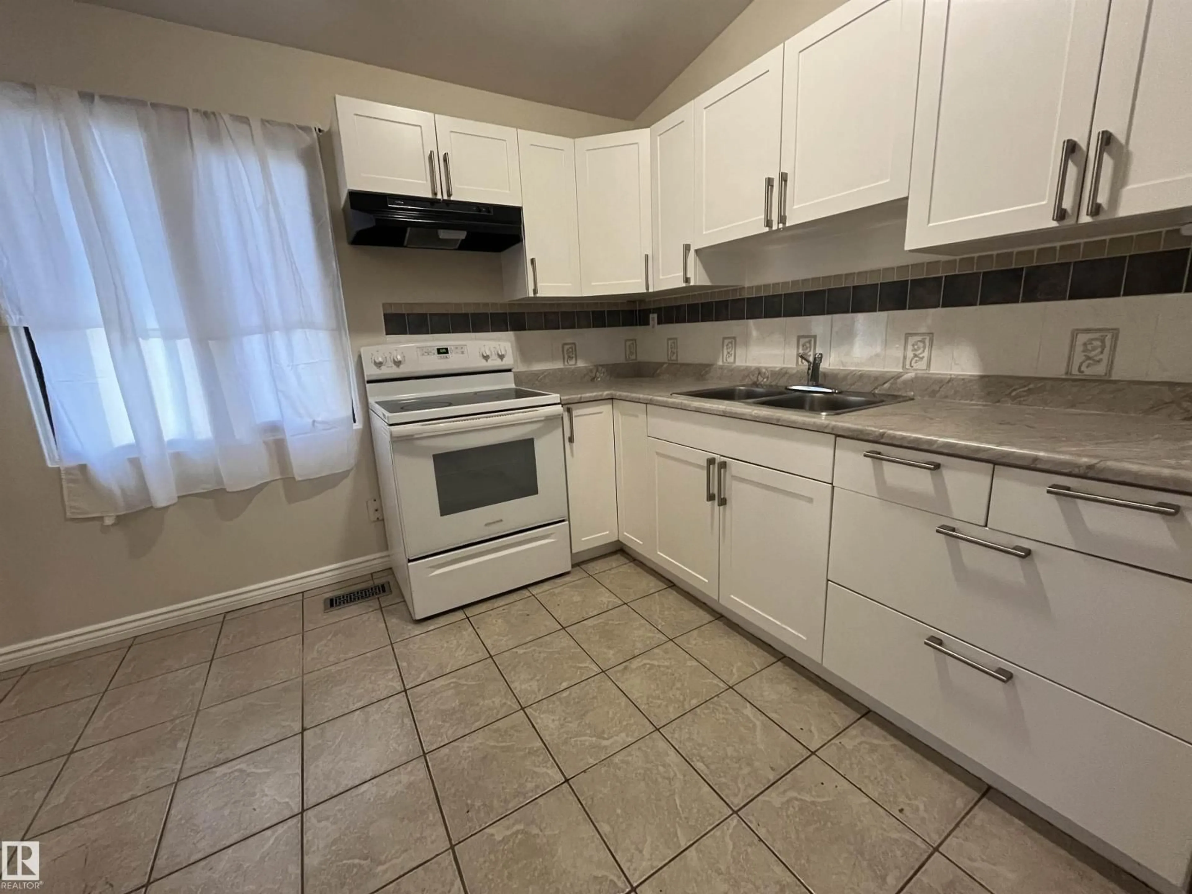 Standard kitchen, unknown for 10916 157 ST NW, Edmonton Alberta T5P2W3