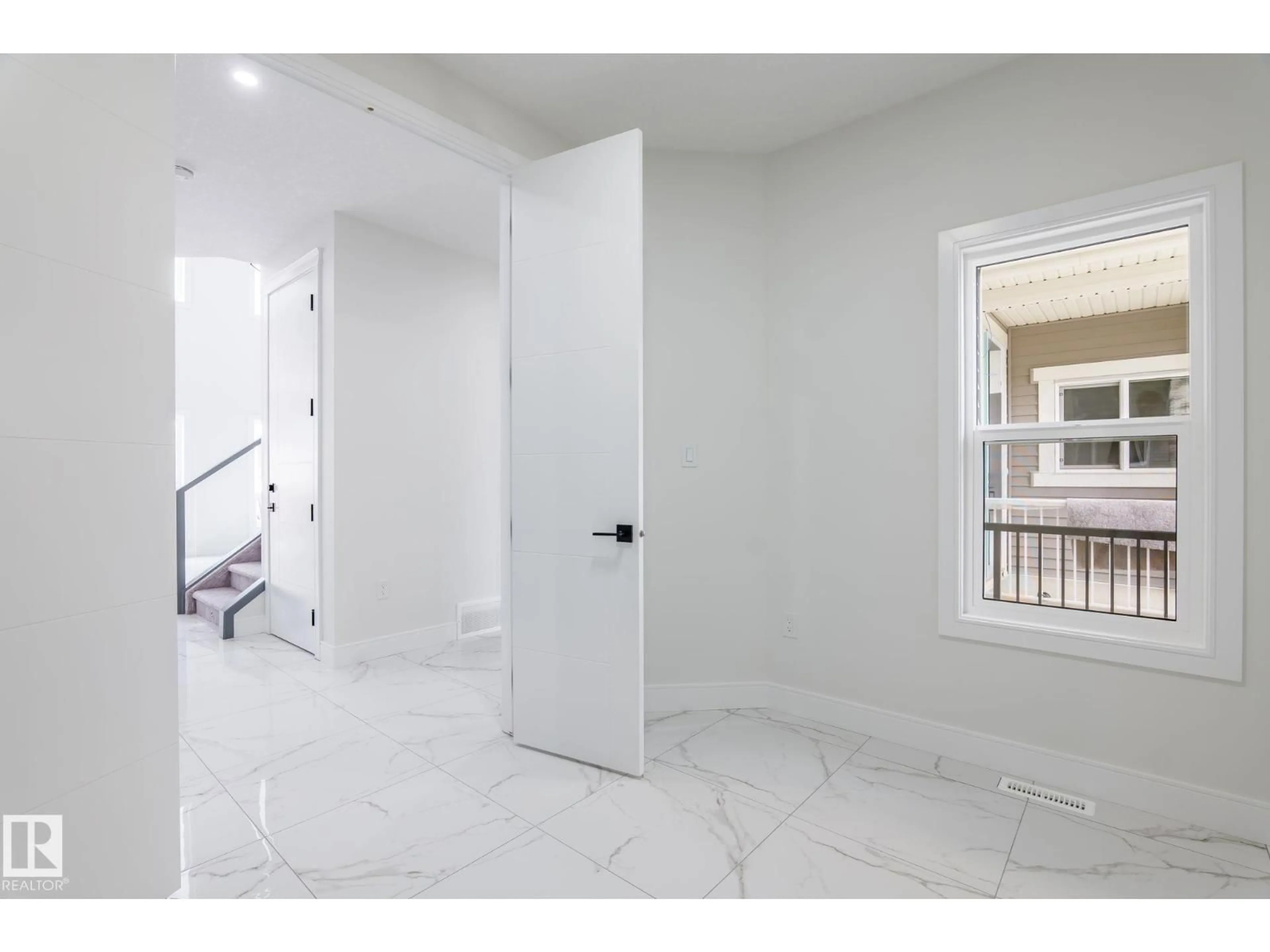 Unknown for SW - 1915 49 ST, Edmonton Alberta T6X1Y4