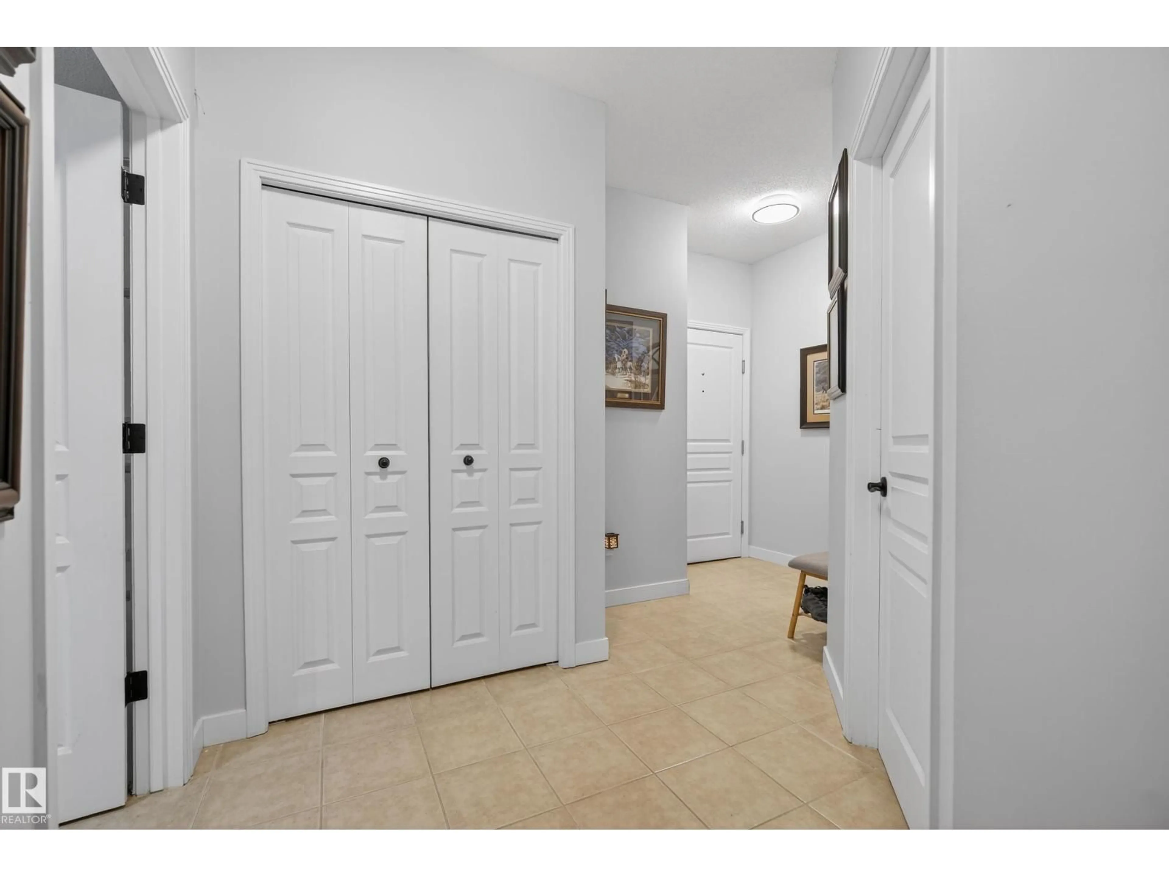 Indoor entryway for #106 - 8931 156 ST, Edmonton Alberta T5R1Y6