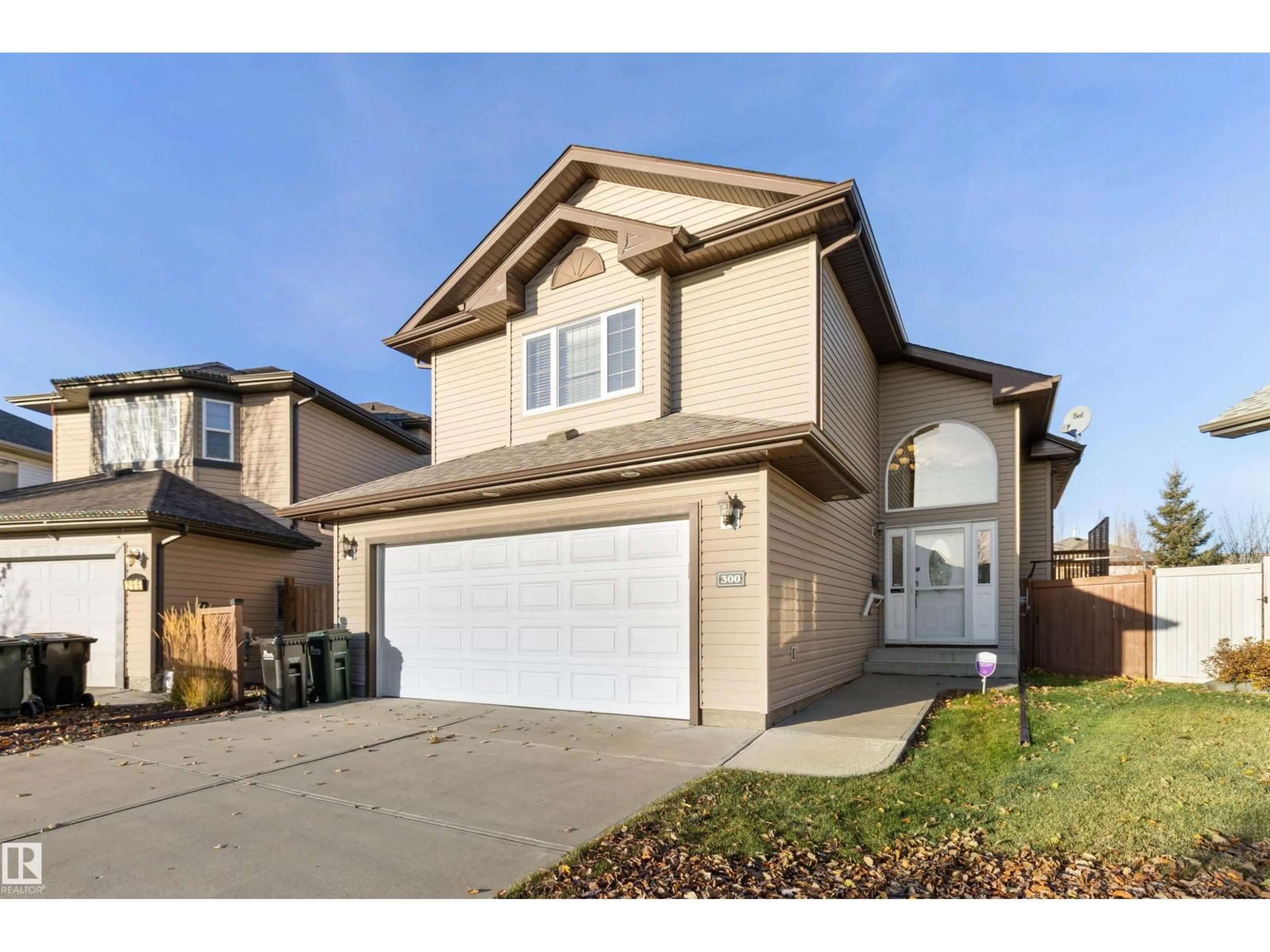 Home with vinyl exterior material, street for 300 FOXTAIL WY, Sherwood Park Alberta T8A3H6