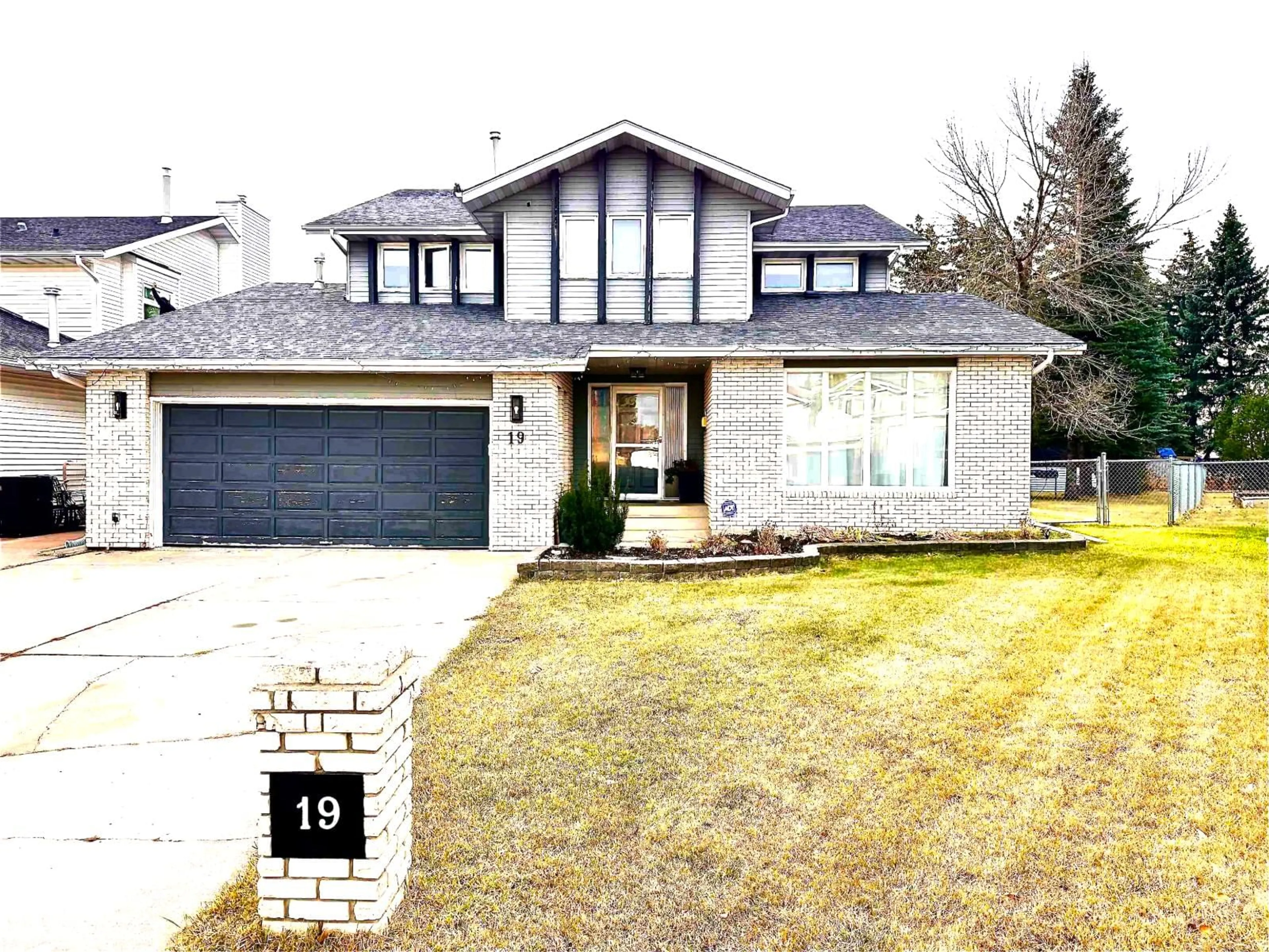 Home with brick exterior material, street for 19 GREENBOROUGH CR, Sherwood Park Alberta T8A5G6