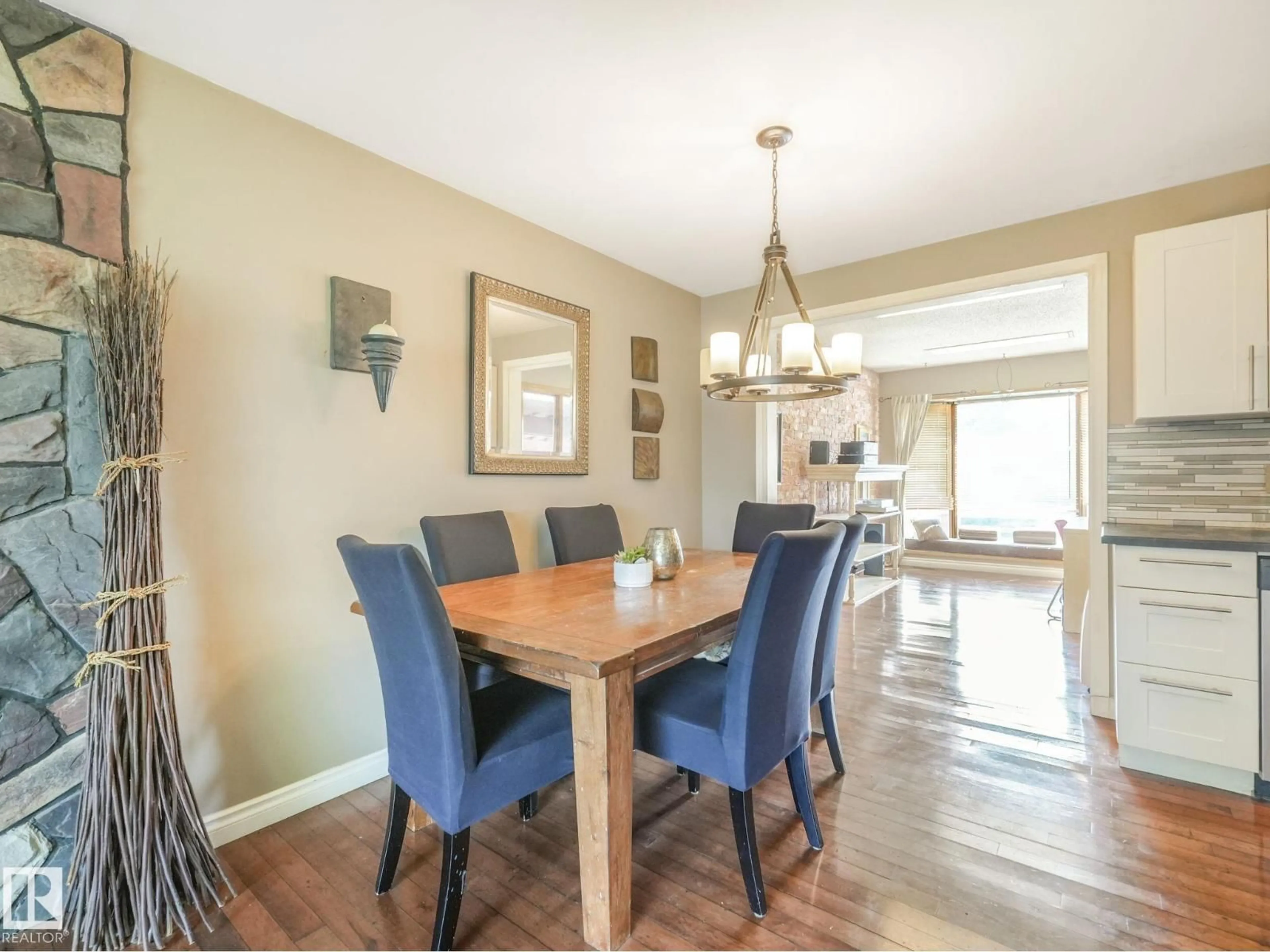 Dining room, wood/laminate floor for 8905 156 ST, Edmonton Alberta T5R1Y6