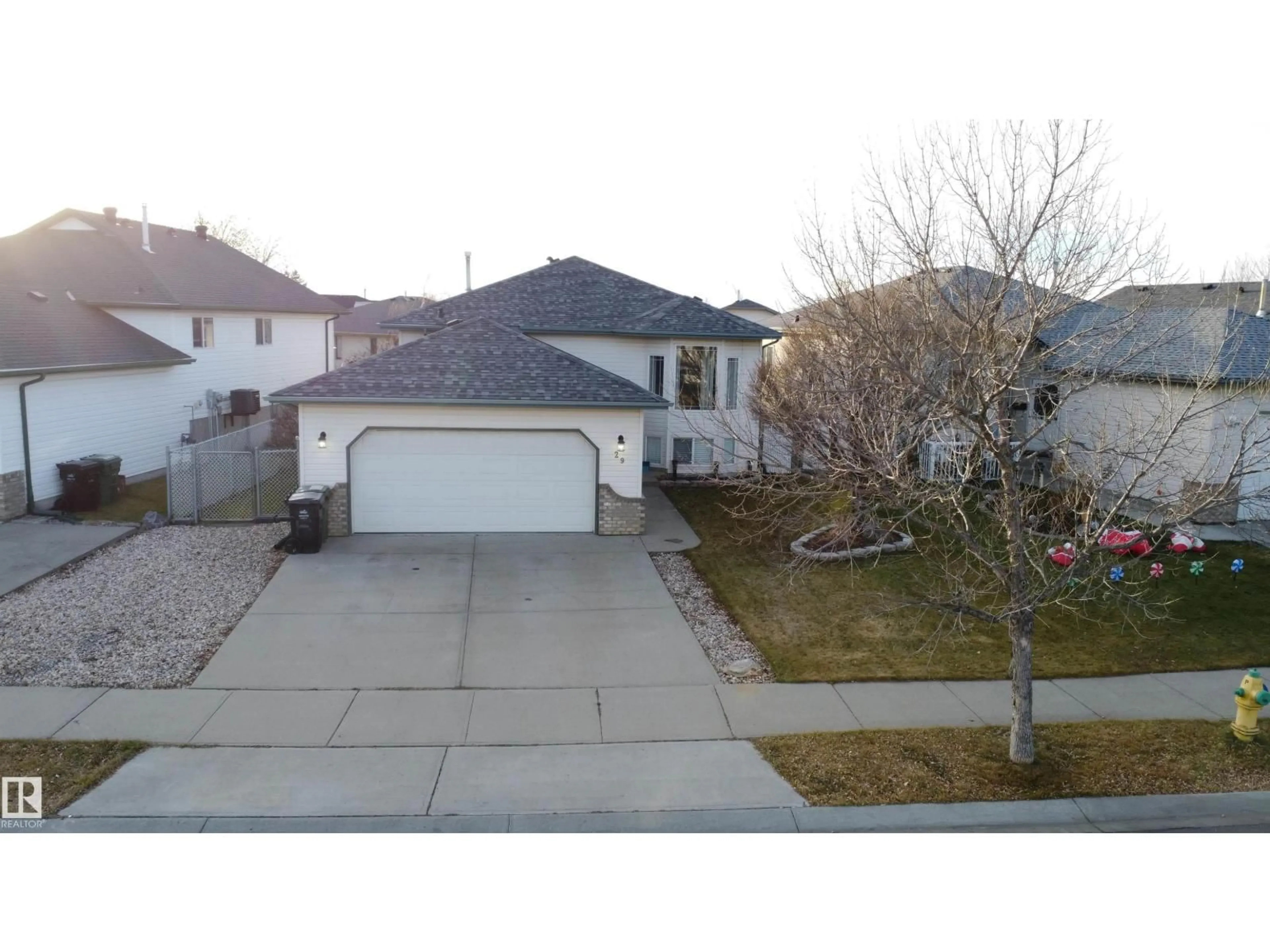 A pic from outside/outdoor area/front of a property/back of a property/a pic from drone, street for 29 MEADOWVIEW DR, Leduc Alberta T9E8E4