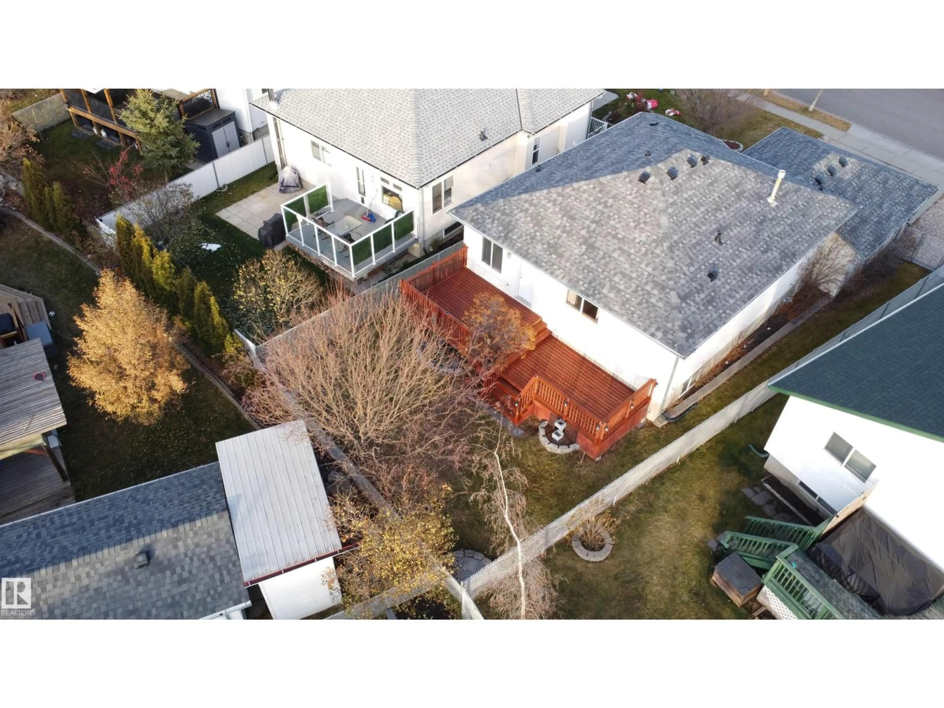 A pic from outside/outdoor area/front of a property/back of a property/a pic from drone, unknown for 29 MEADOWVIEW DR, Leduc Alberta T9E8E4