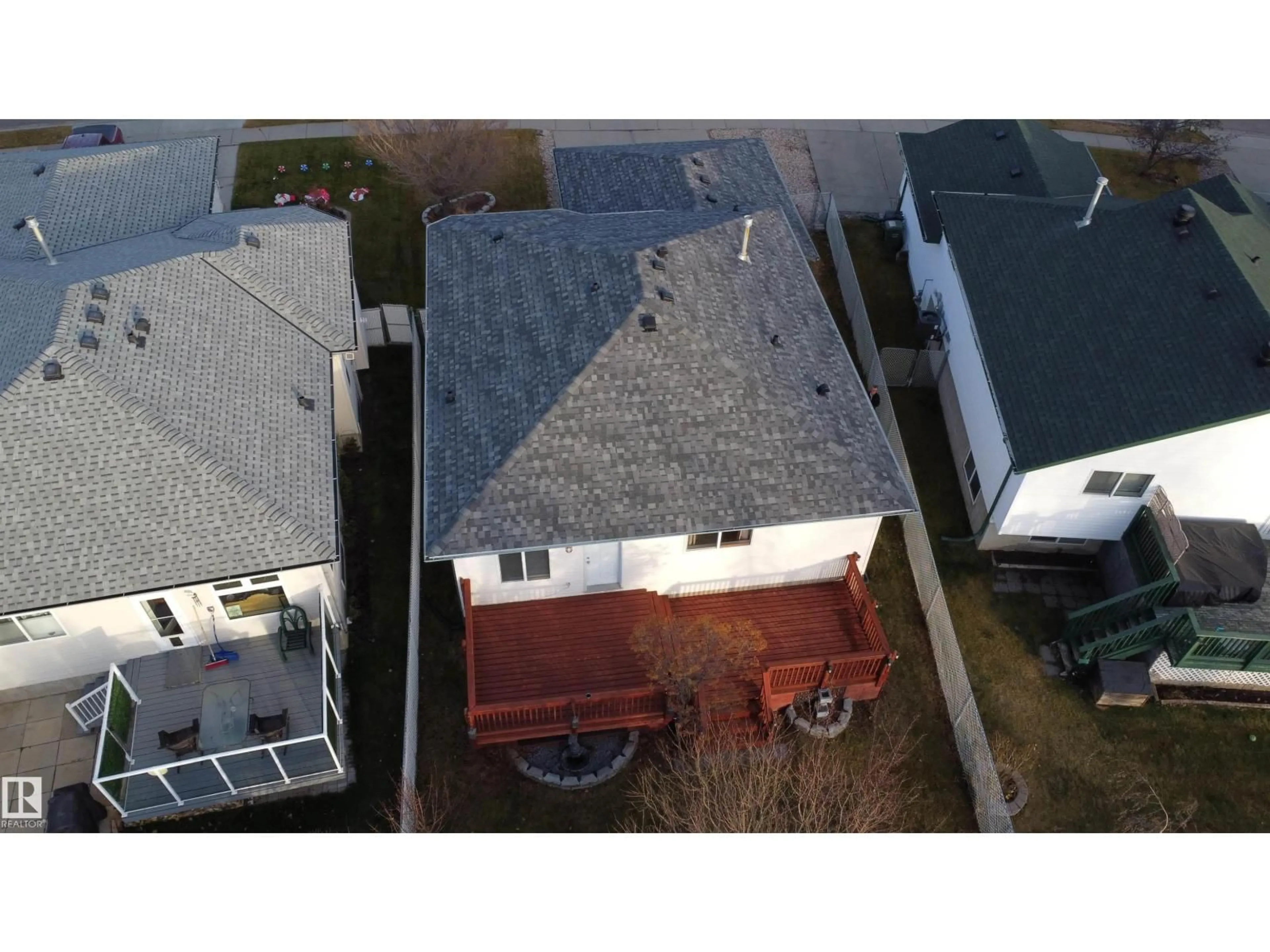 A pic from outside/outdoor area/front of a property/back of a property/a pic from drone, unknown for 29 MEADOWVIEW DR, Leduc Alberta T9E8E4