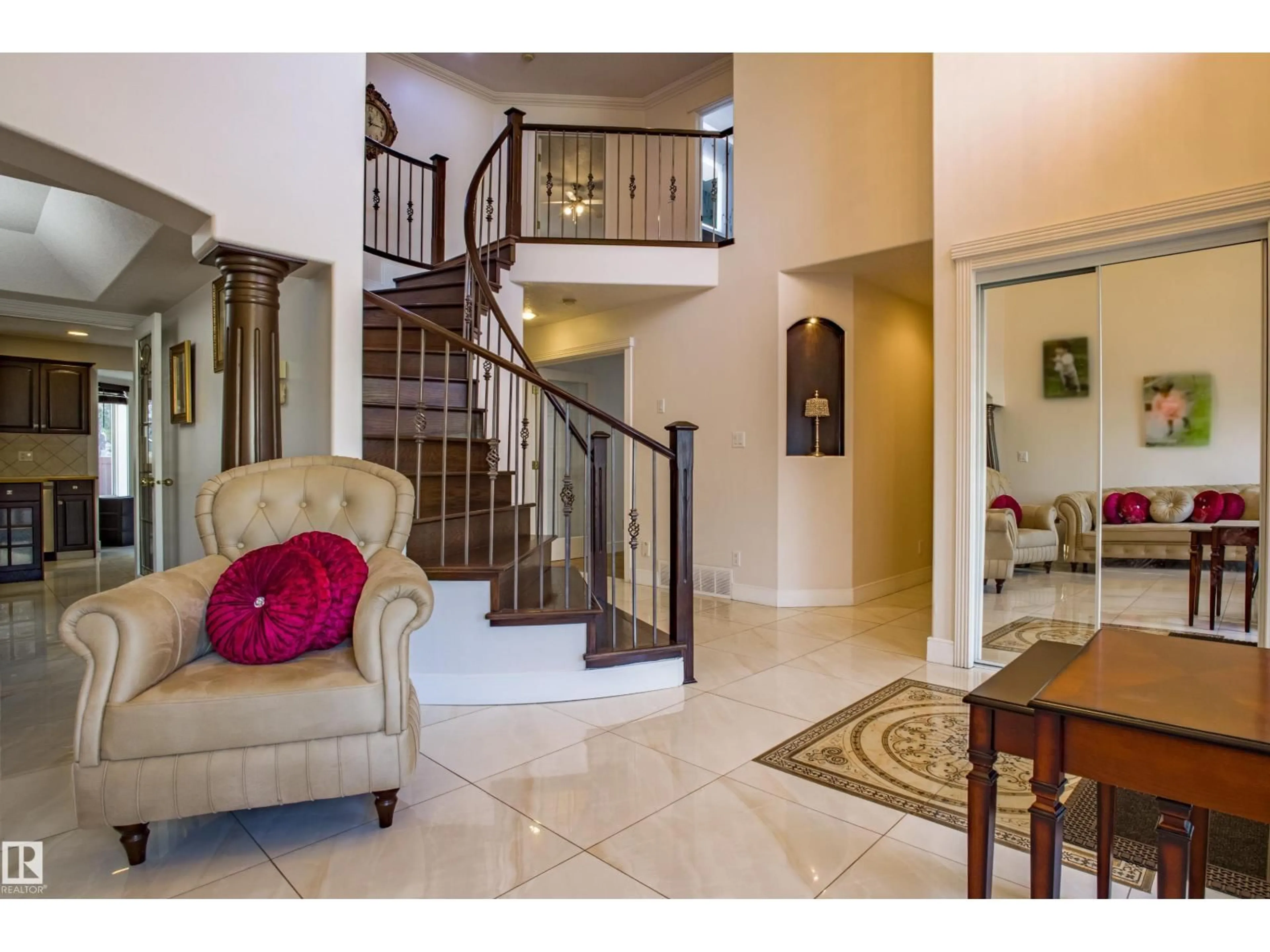 Indoor foyer for 247 LINDSAY CR, Edmonton Alberta T6R2T2