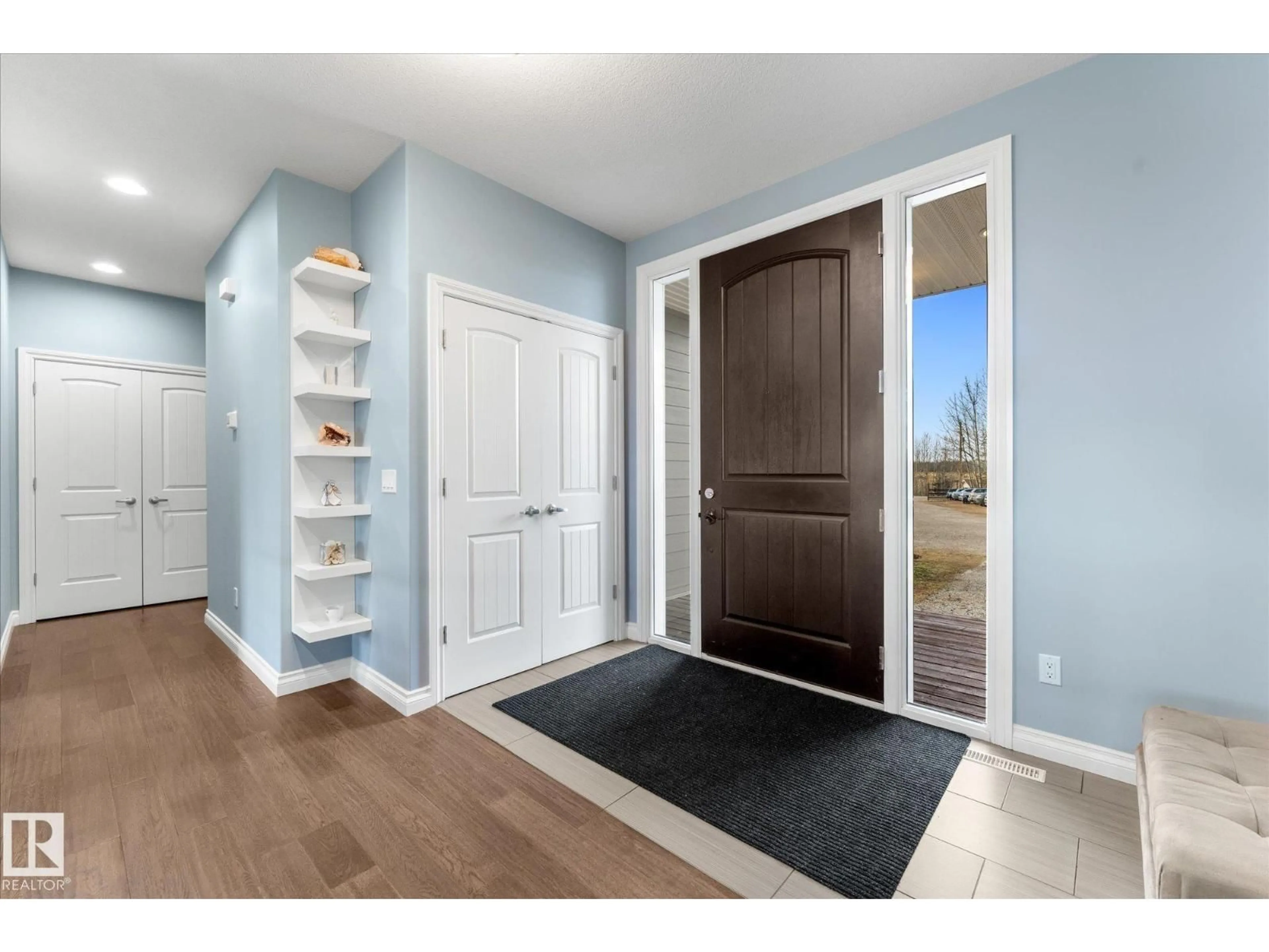 Indoor entryway for 102 - 3510 STE. ANNE TR, Rural Lac Ste. Anne County Alberta T0E0A1
