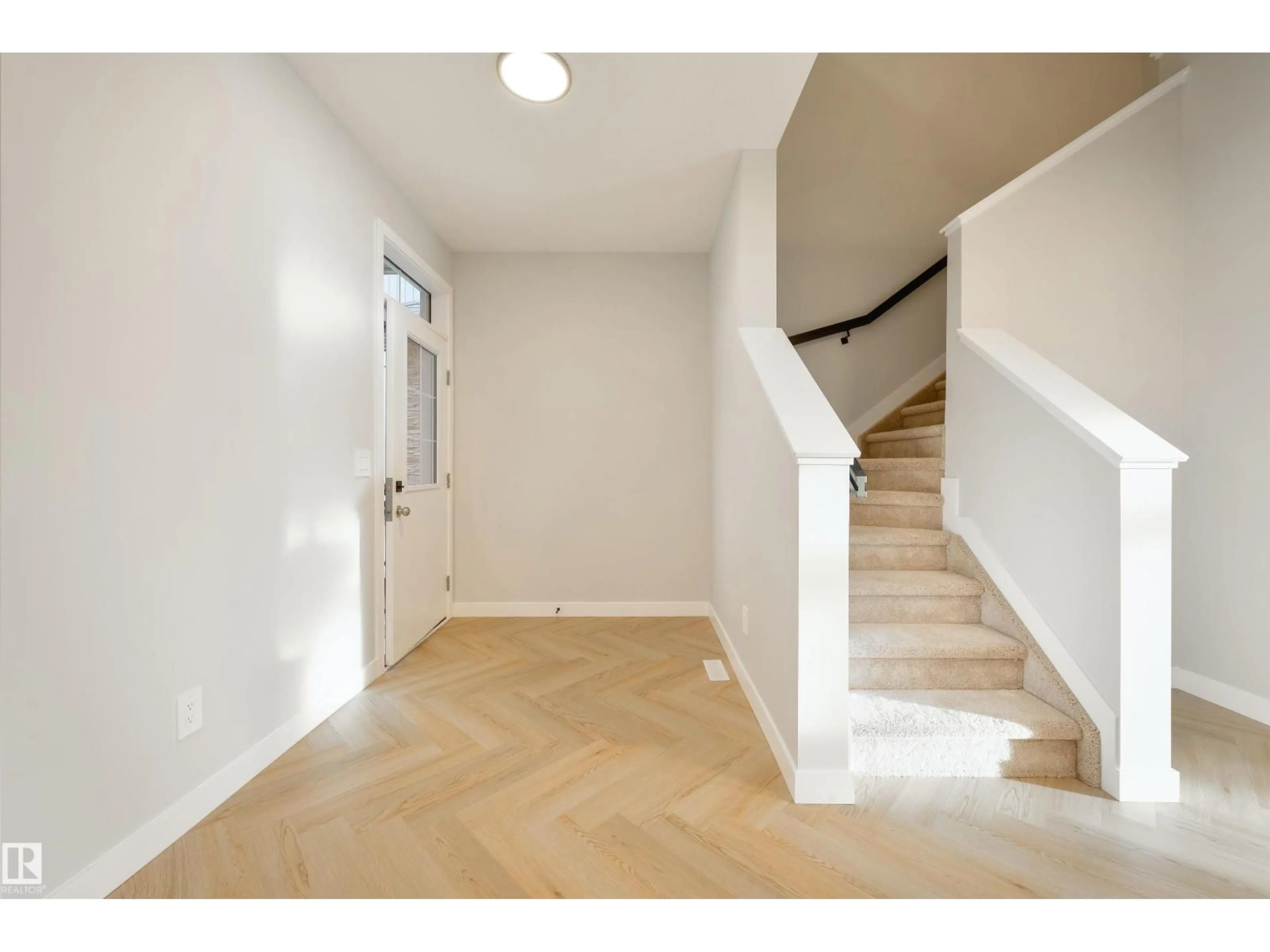 Indoor entryway for 6 COBBLESTONE GA, Spruce Grove Alberta T7X2X7