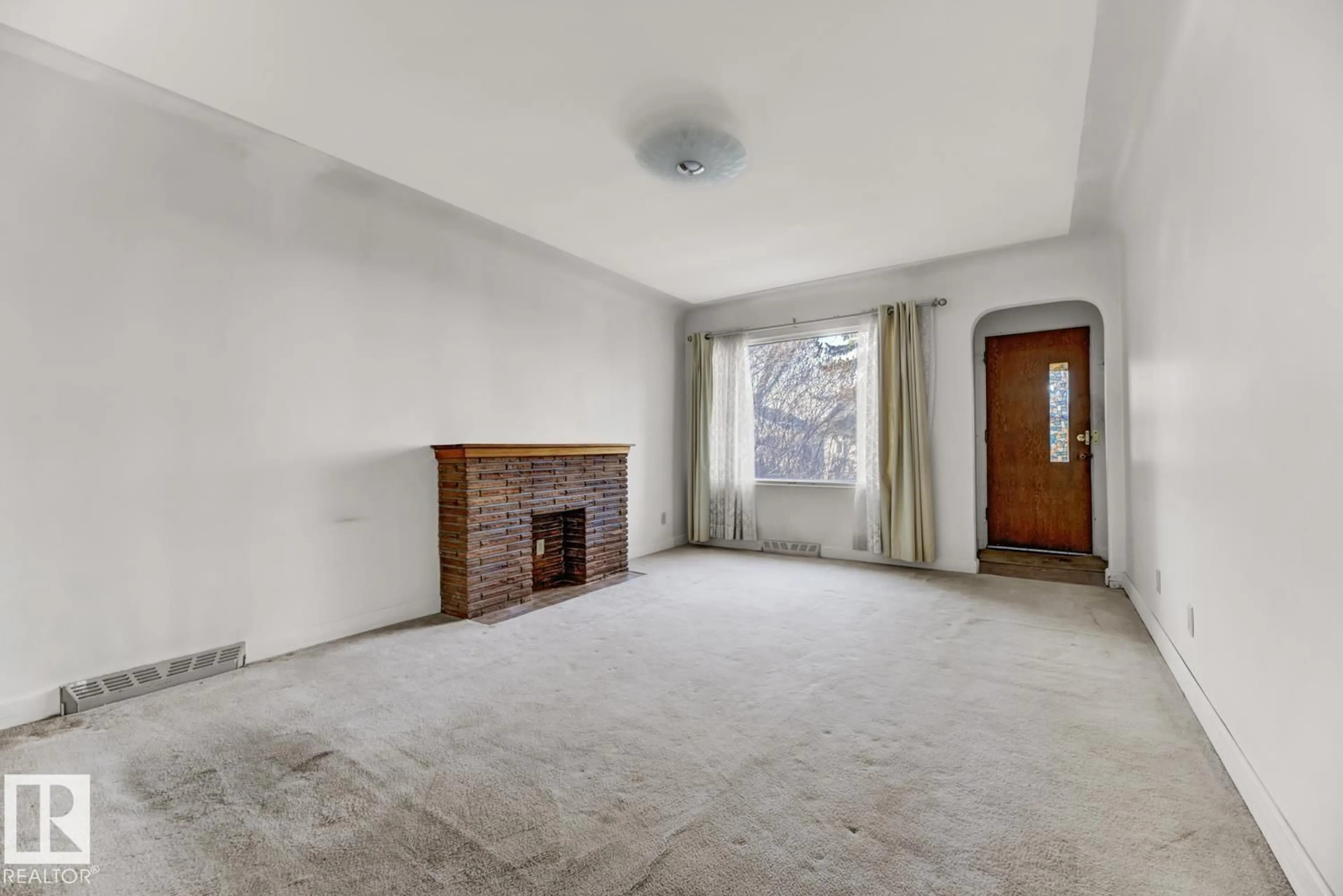 A pic of a room for 12007 69 ST, Edmonton Alberta T5B1S7