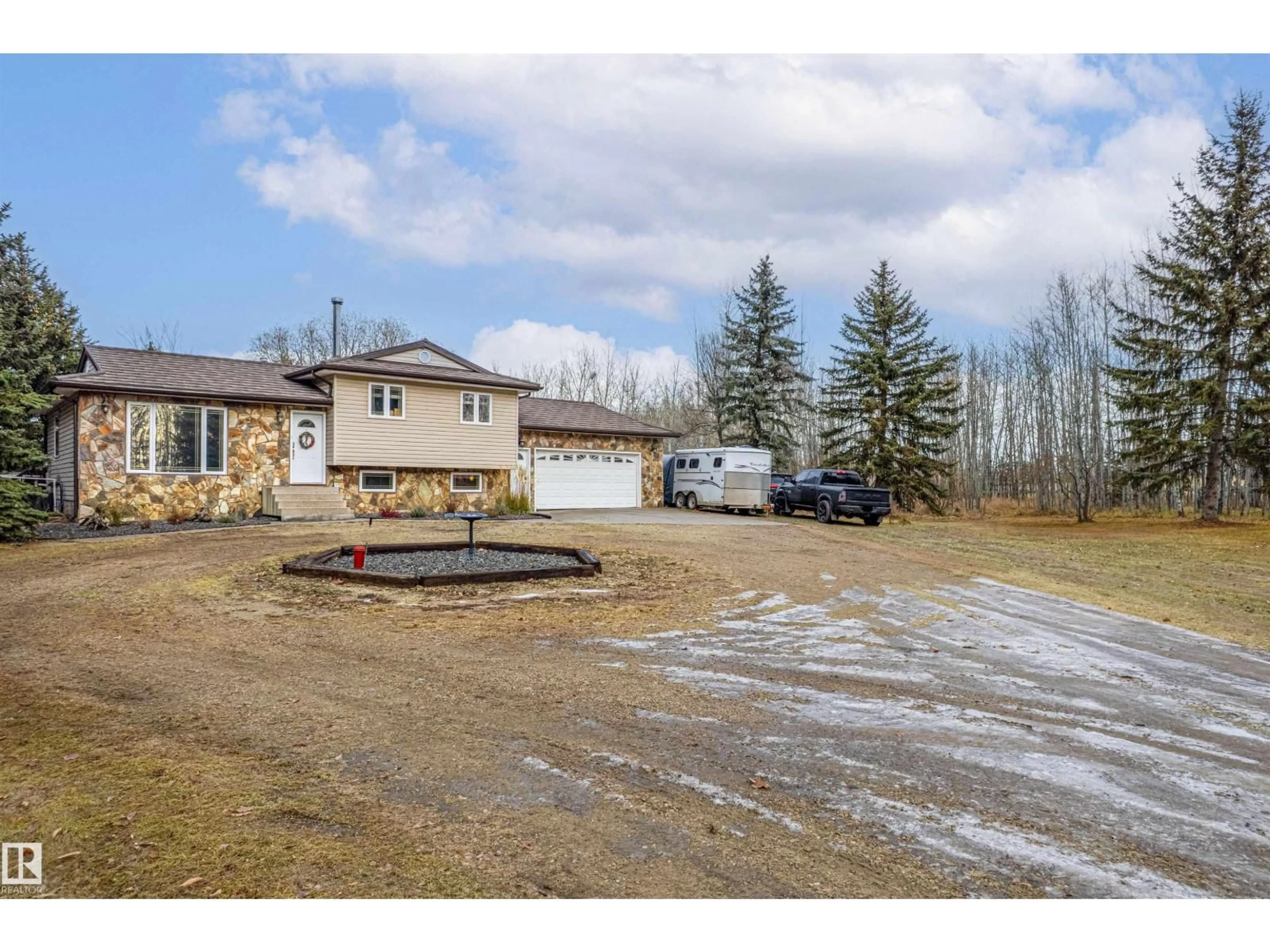 A pic from outside/outdoor area/front of a property/back of a property/a pic from drone, unknown for #2 - 52510 RGE ROAD 213, Rural Strathcona County Alberta T8G2E6