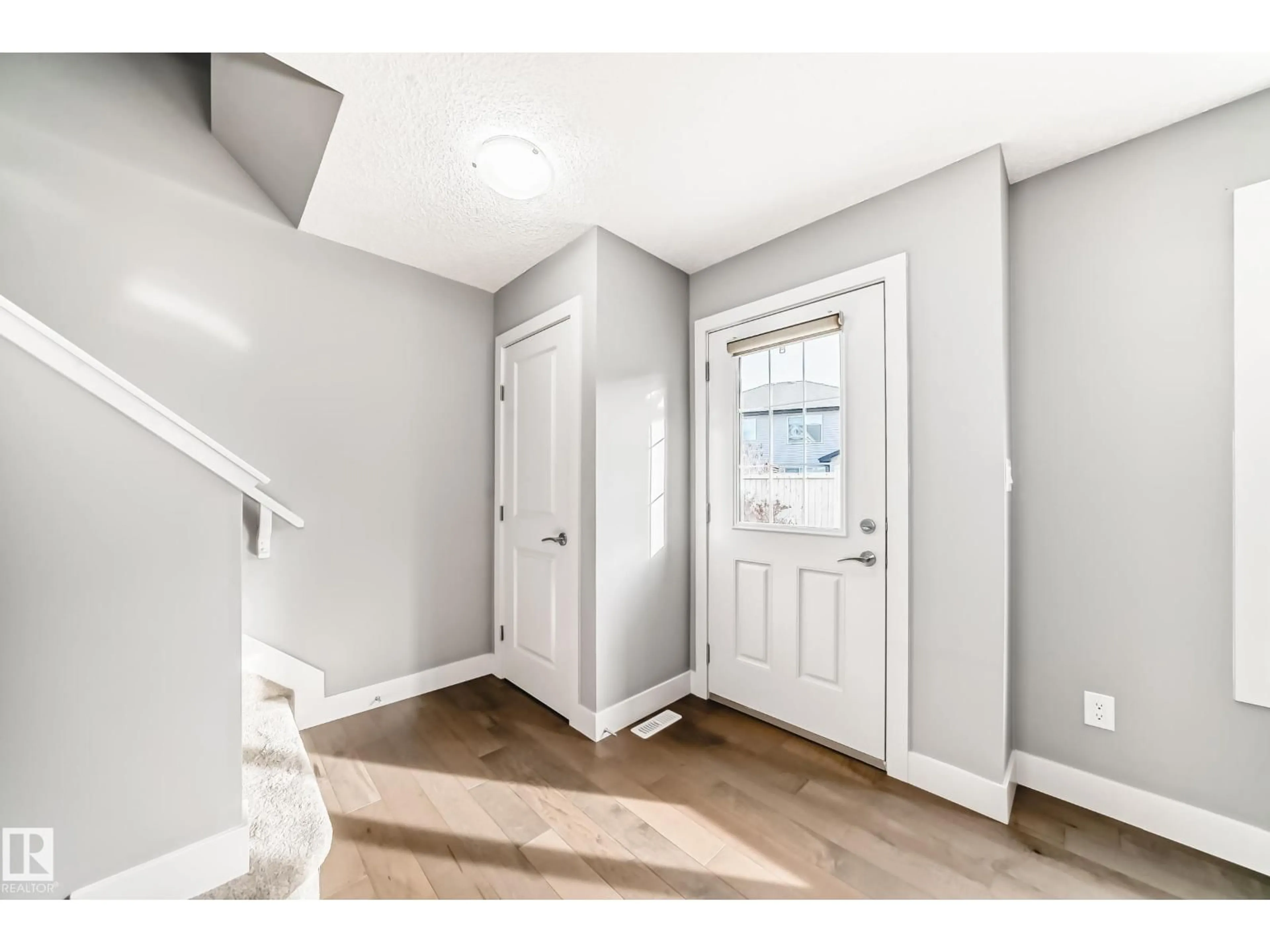 Indoor entryway for #23 - 2922 MAPLE WY, Edmonton Alberta T6T1A5
