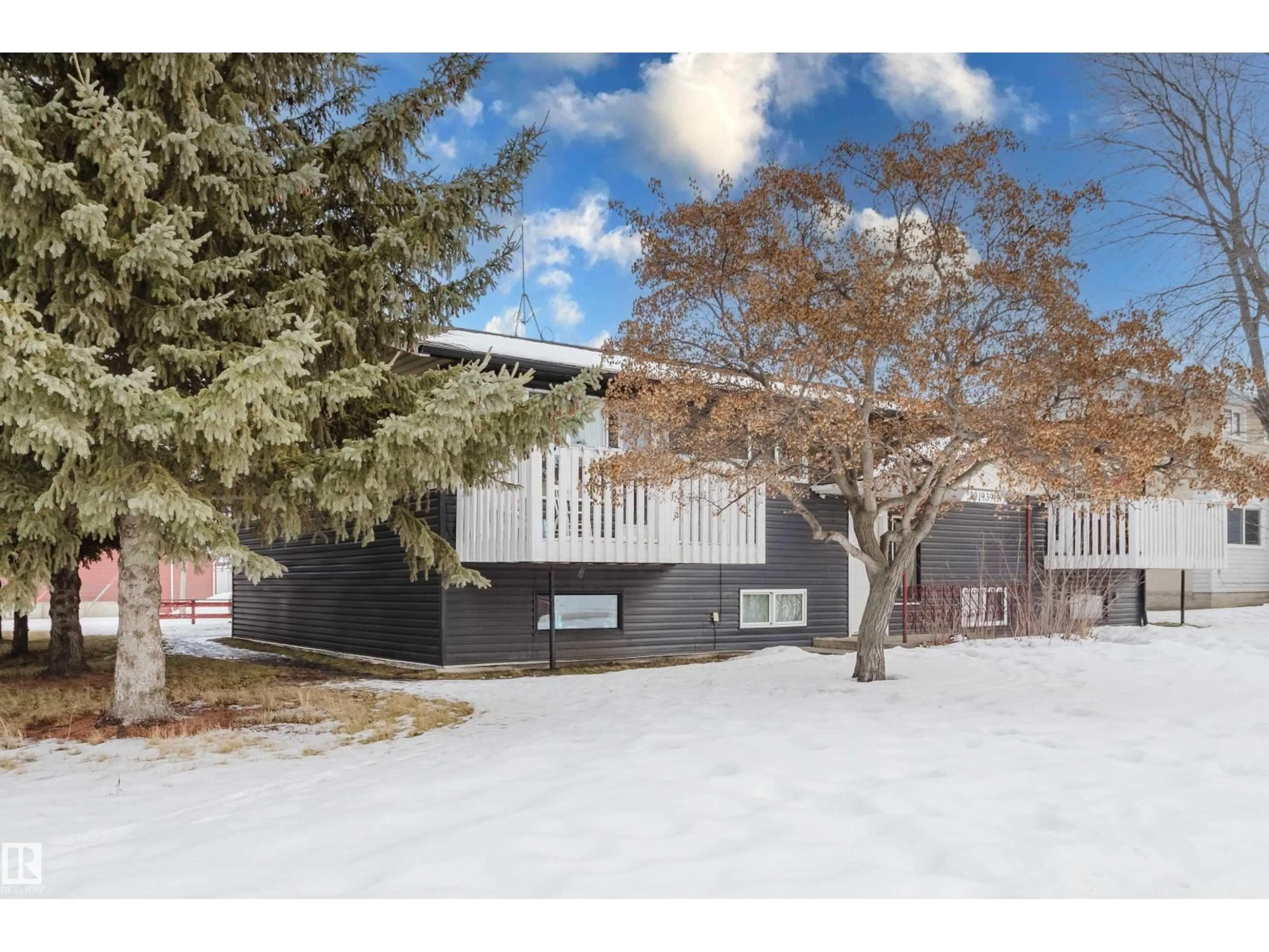 Unknown for 3917/3919 54 ST, Wetaskiwin Alberta T9A1S6