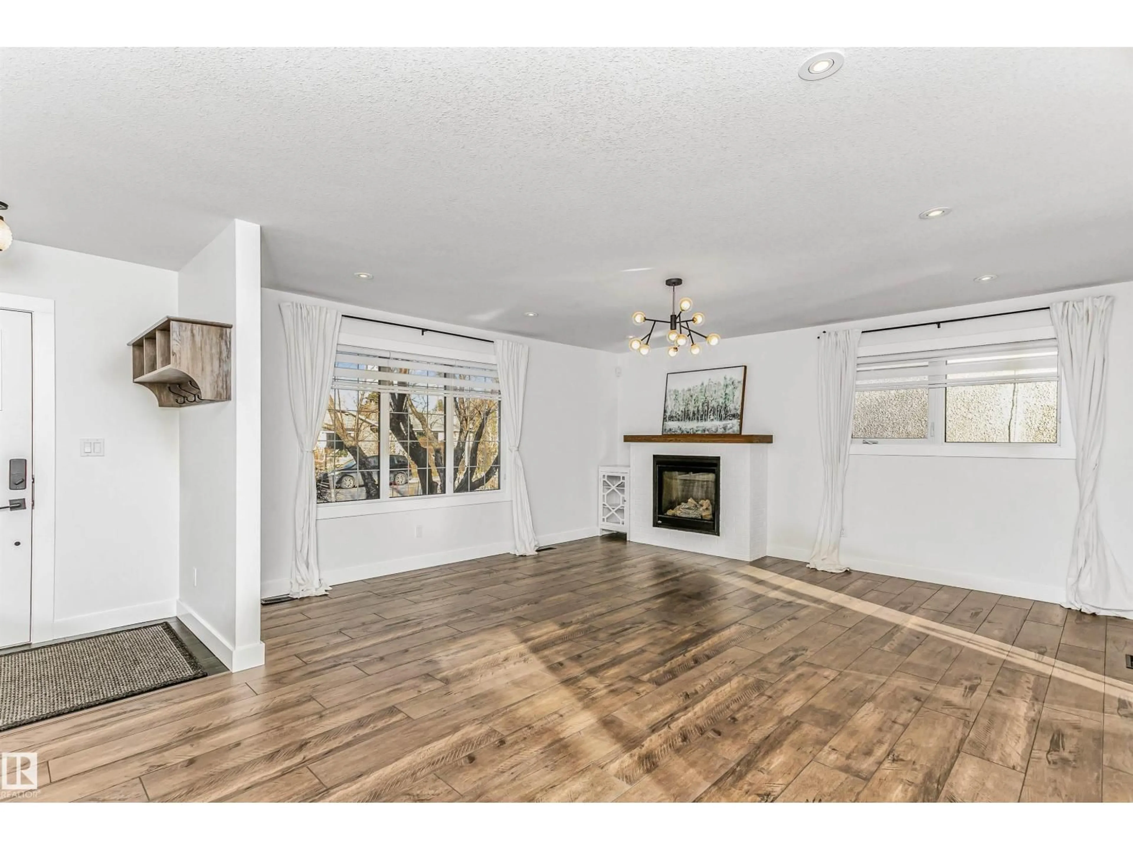 Unknown for 5403 102 AV, Edmonton Alberta T6A0N1