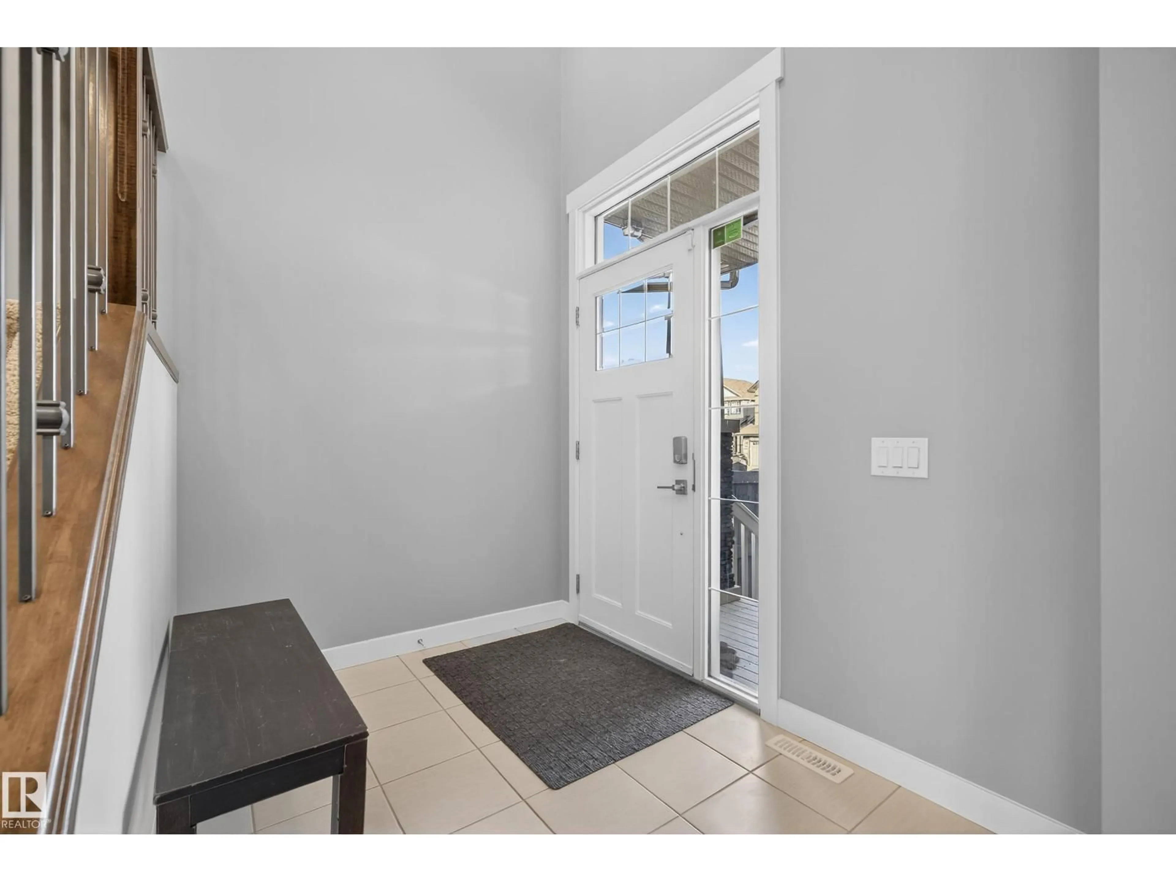 Indoor entryway for 17032 43 ST, Edmonton Alberta T5Y0Z1