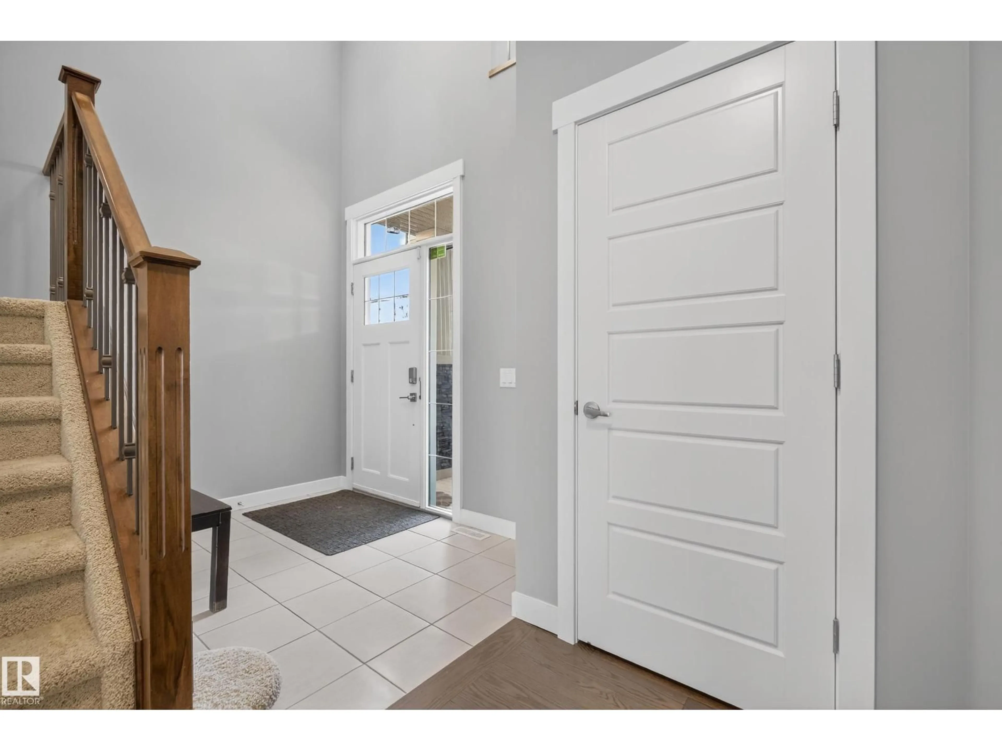 Indoor entryway for 17032 43 ST, Edmonton Alberta T5Y0Z1