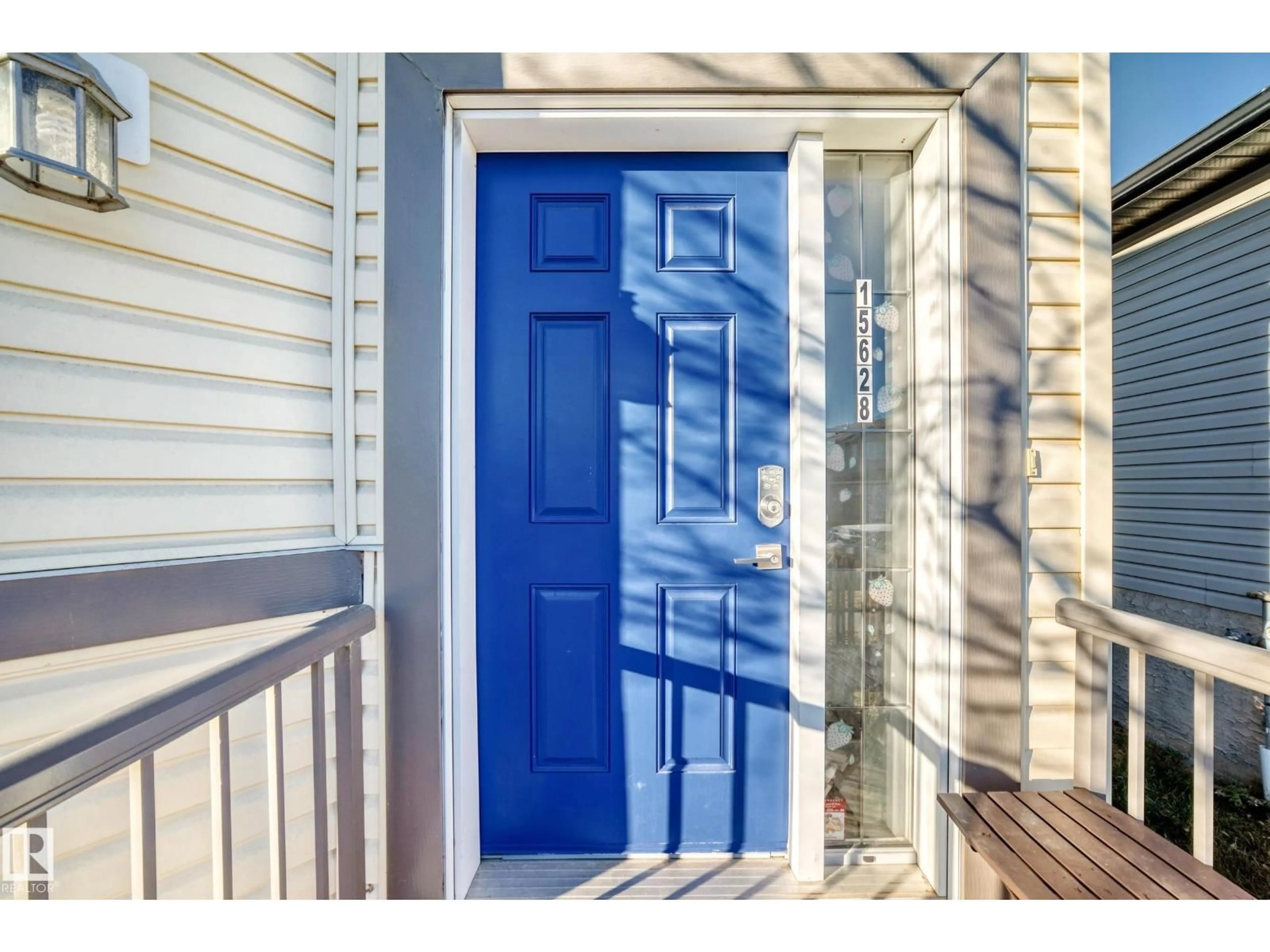 Indoor entryway for 15628 44 ST, Edmonton Alberta T5Y3H2