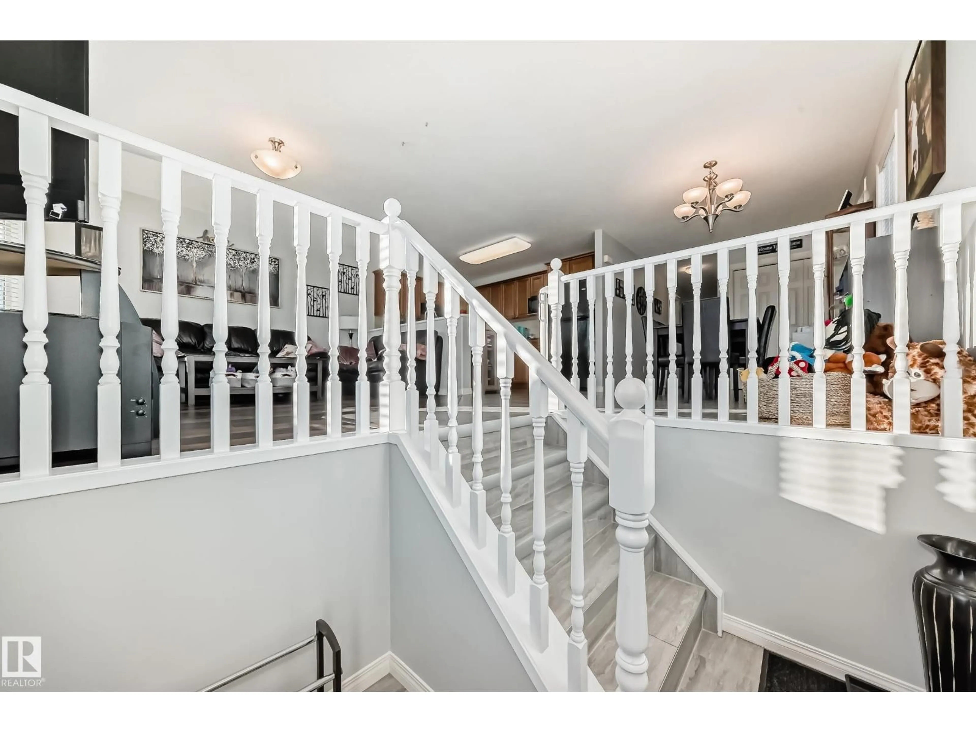 Indoor foyer for 15628 44 ST, Edmonton Alberta T5Y3H2