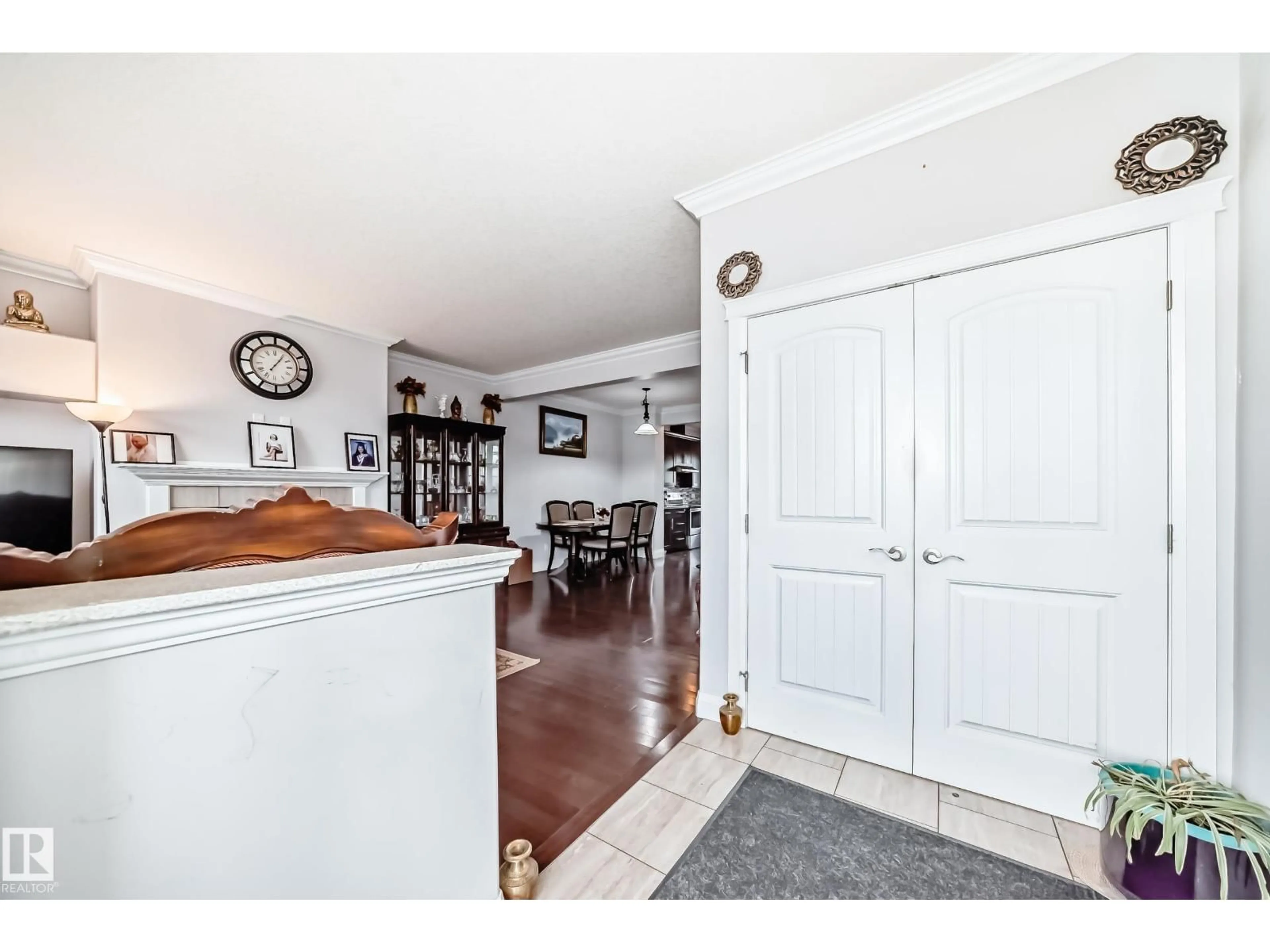 Indoor entryway for #2 - 12042 101 ST, Edmonton Alberta T5G2C1