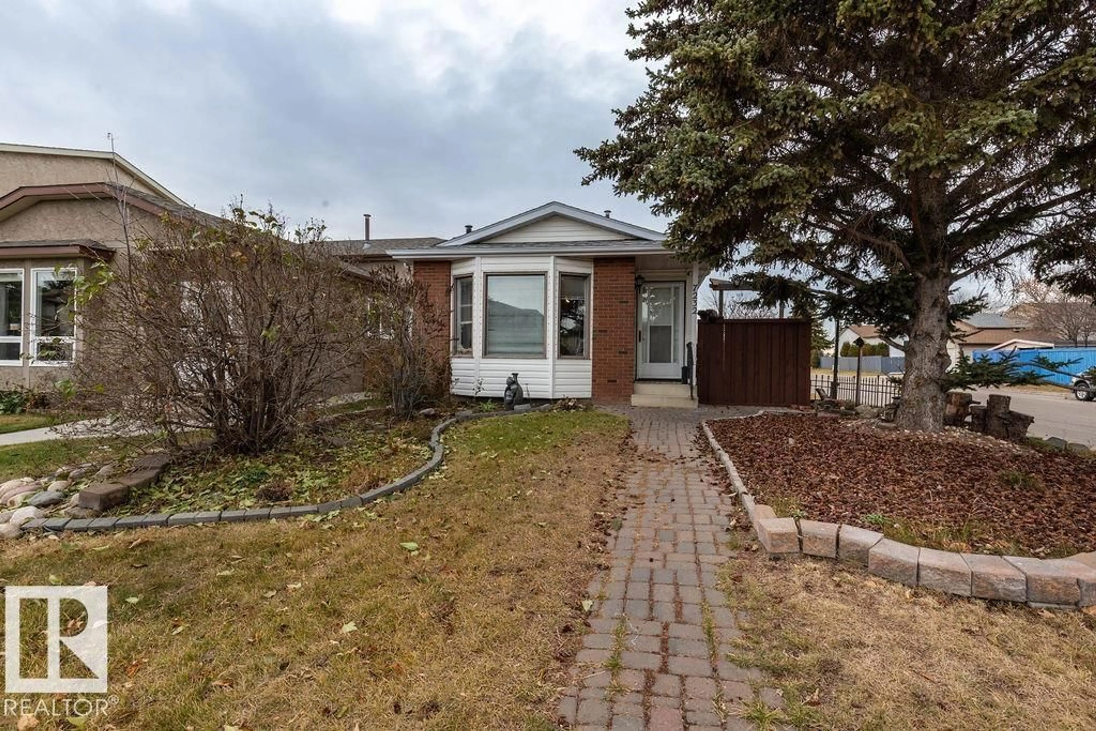 A pic from outside/outdoor area/front of a property/back of a property/a pic from drone, street for NW - 7232 183B ST, Edmonton Alberta T5T3Z7