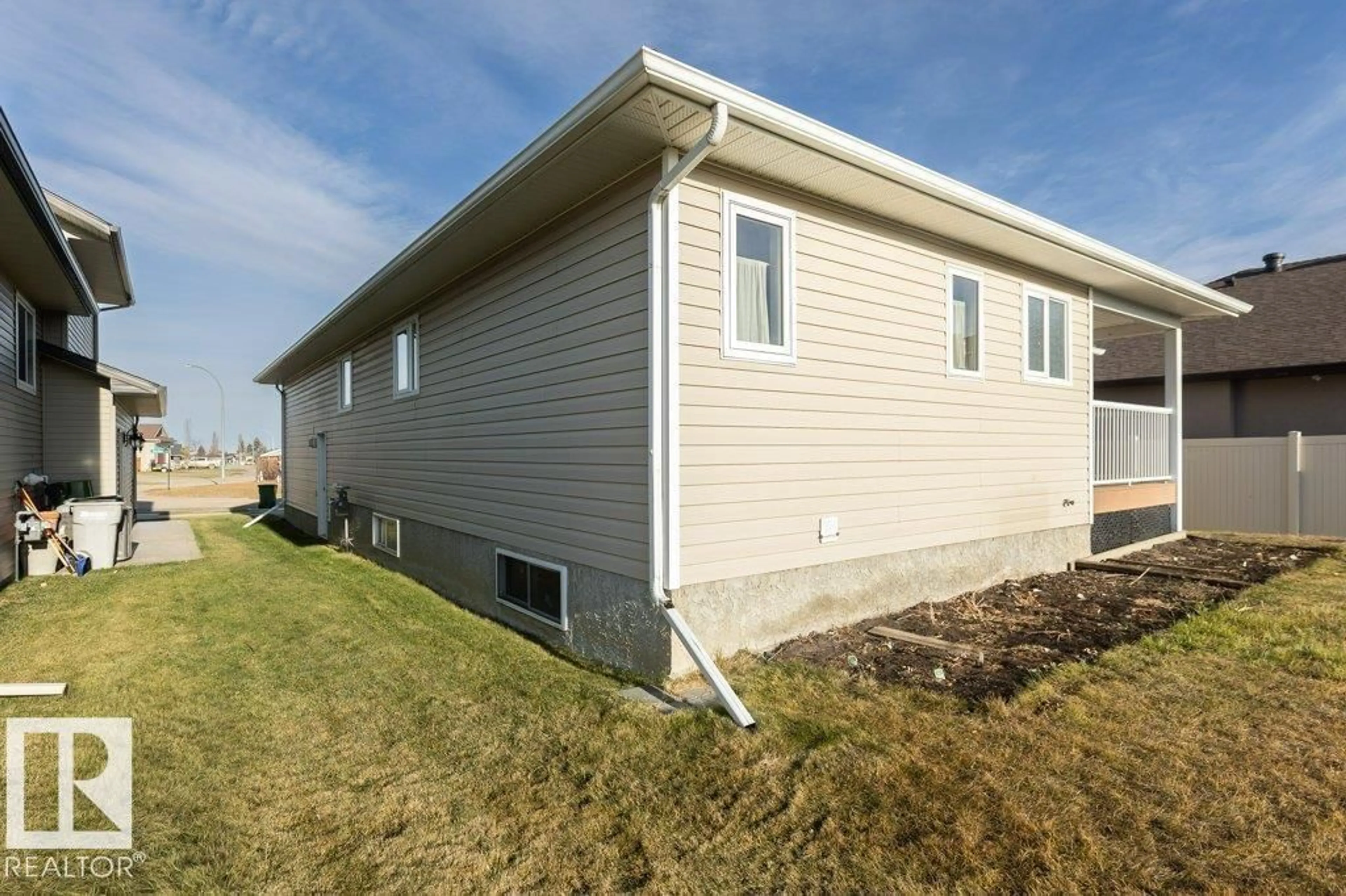 Home with vinyl exterior material, building for 11107 103 ST, Westlock Alberta T7P1G6
