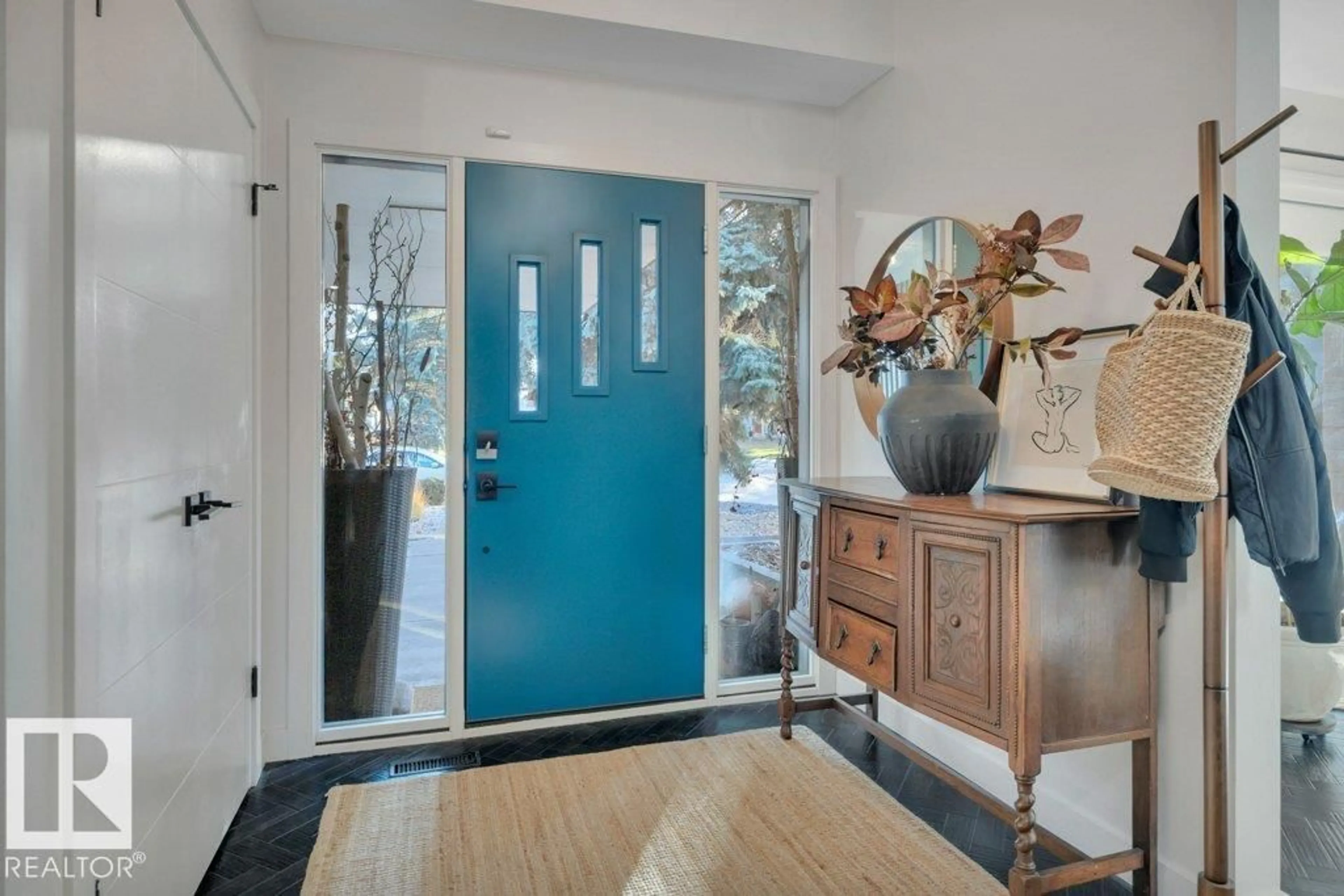 Indoor entryway for 14112 59 AV, Edmonton Alberta T6H1G6