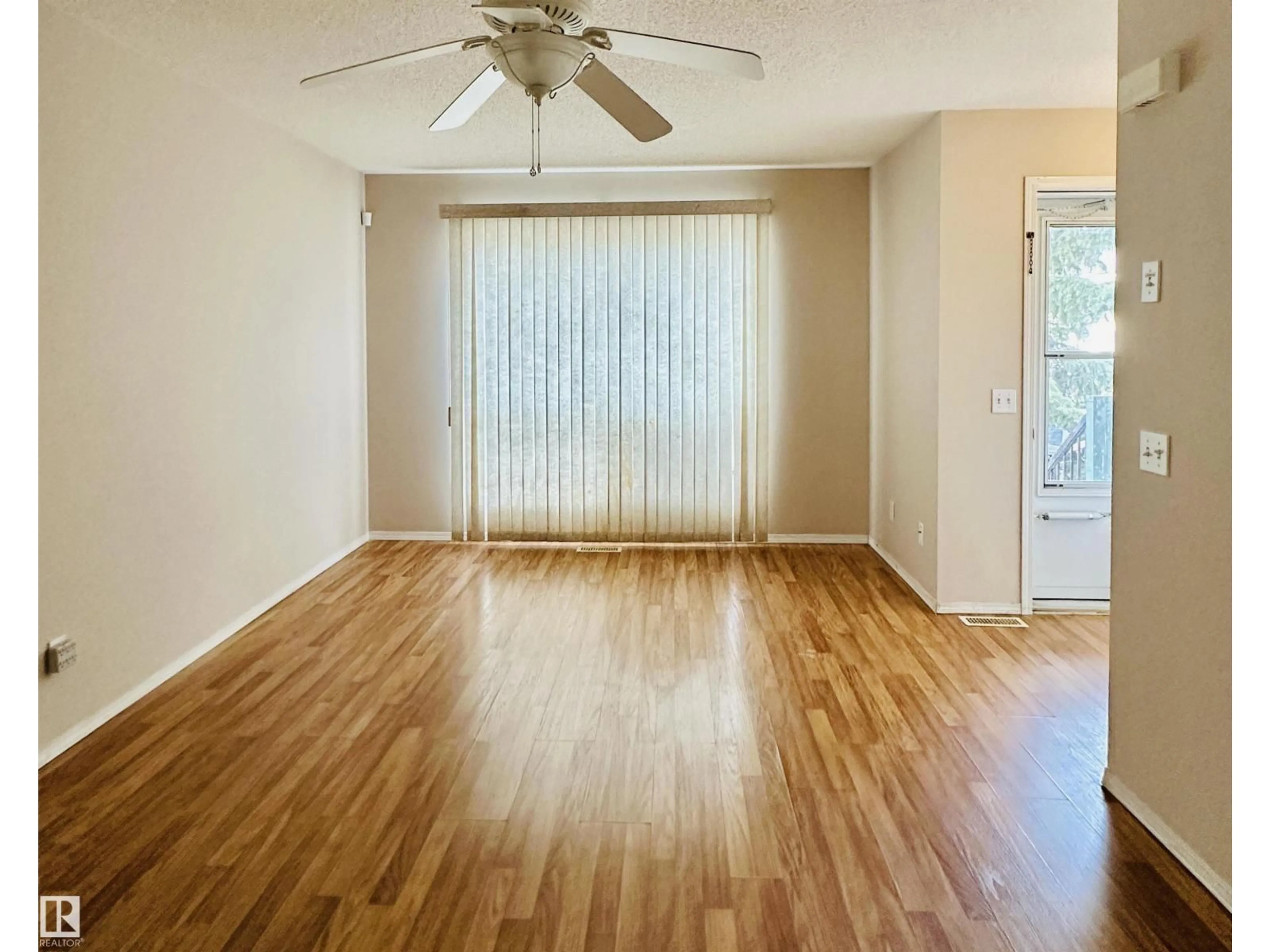 A pic of a room for 120 10909 106 ST NW, Edmonton Alberta T5H4M7