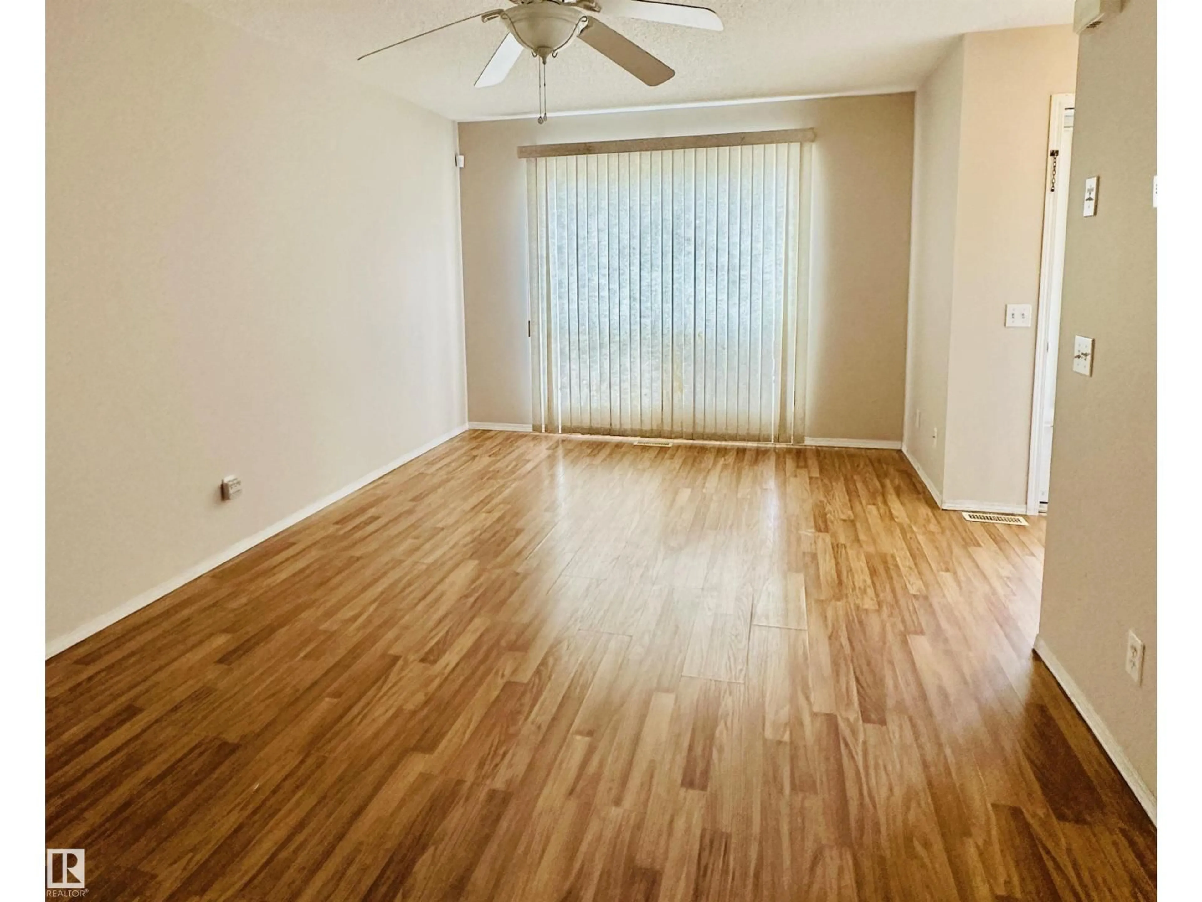 A pic of a room for 120 10909 106 ST NW, Edmonton Alberta T5H4M7