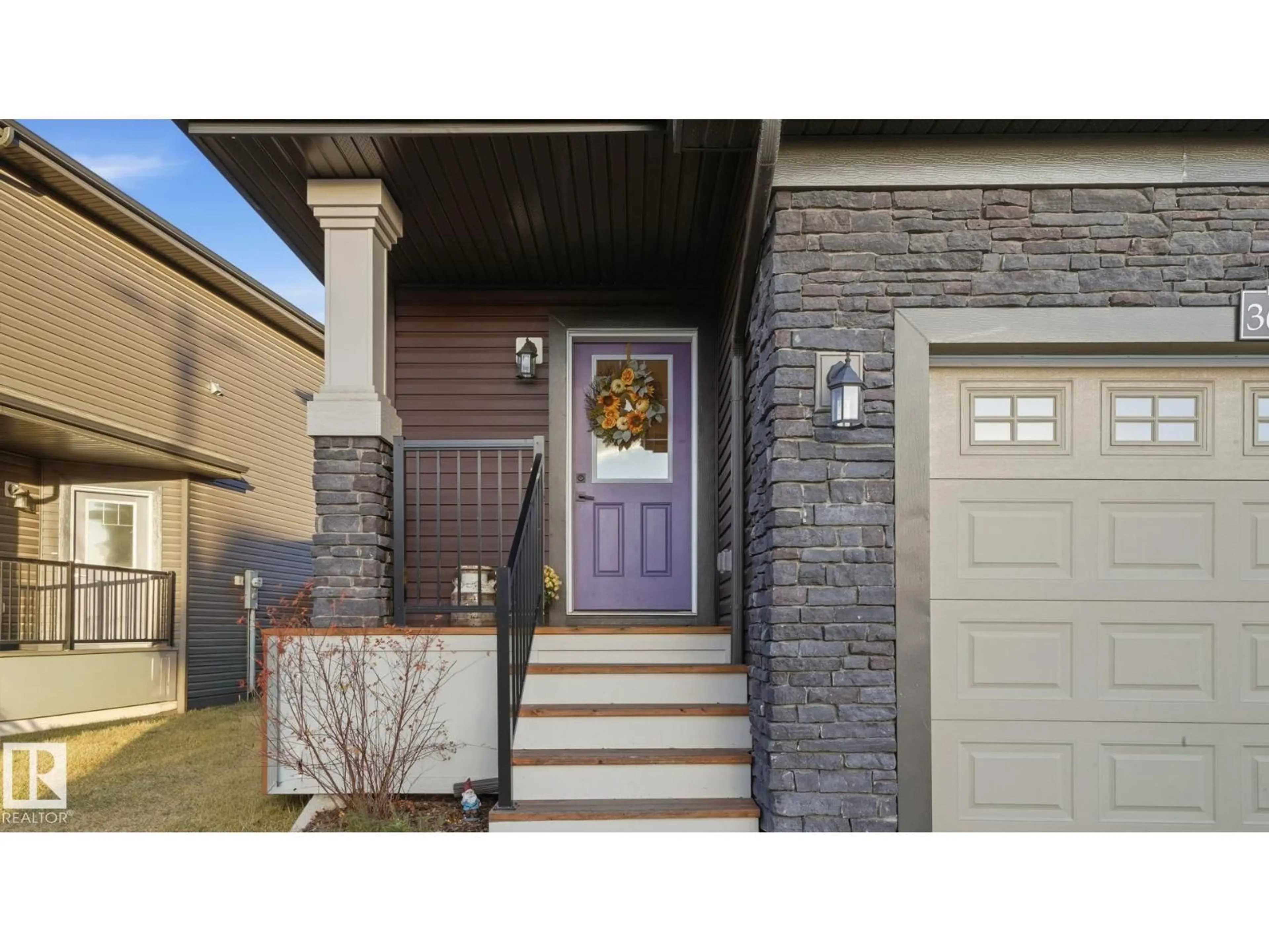 Indoor entryway for 368 SAVOY CR, Sherwood Park Alberta T8H2X2