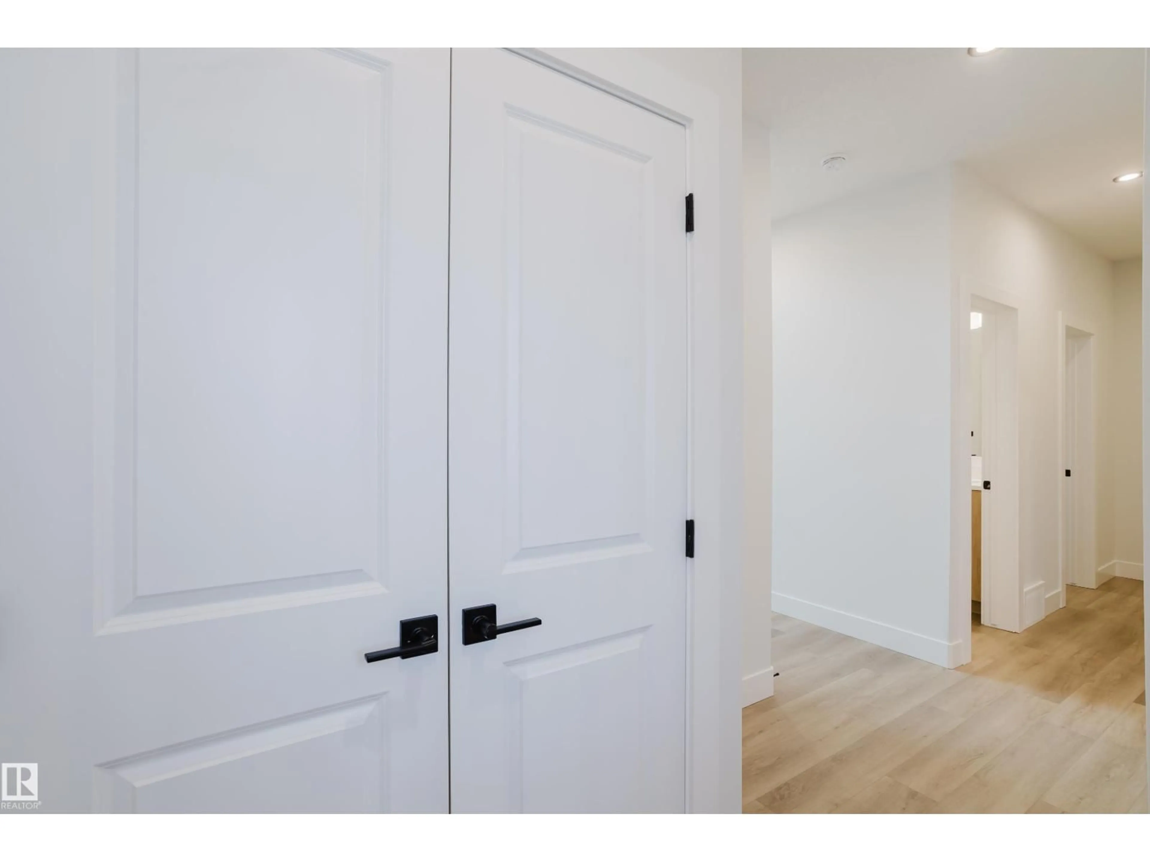 Indoor entryway for 296 MUNN WY, Leduc Alberta T9E1V1