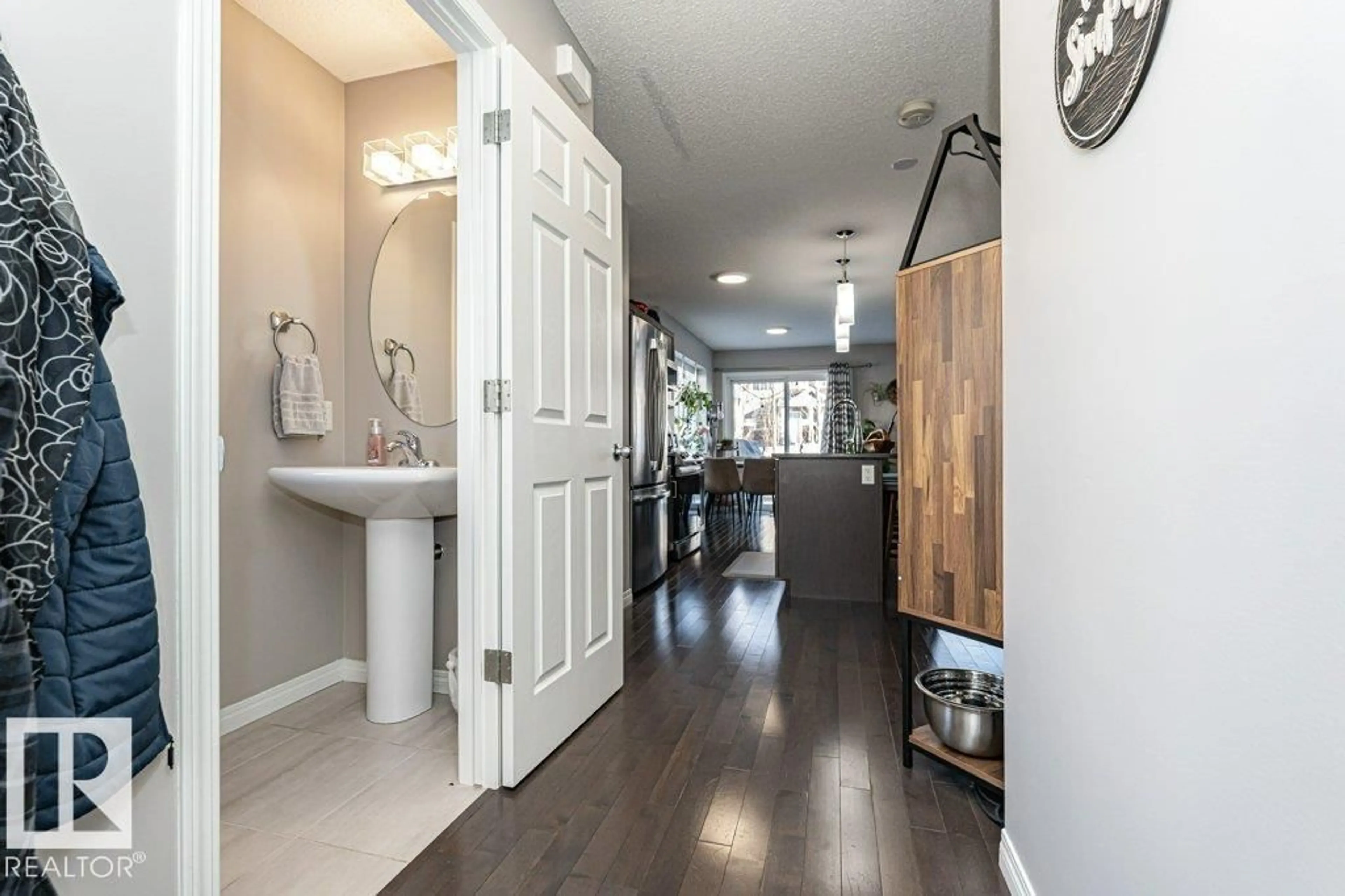 Indoor entryway for SW - 2311 73 ST, Edmonton Alberta T6X0V5