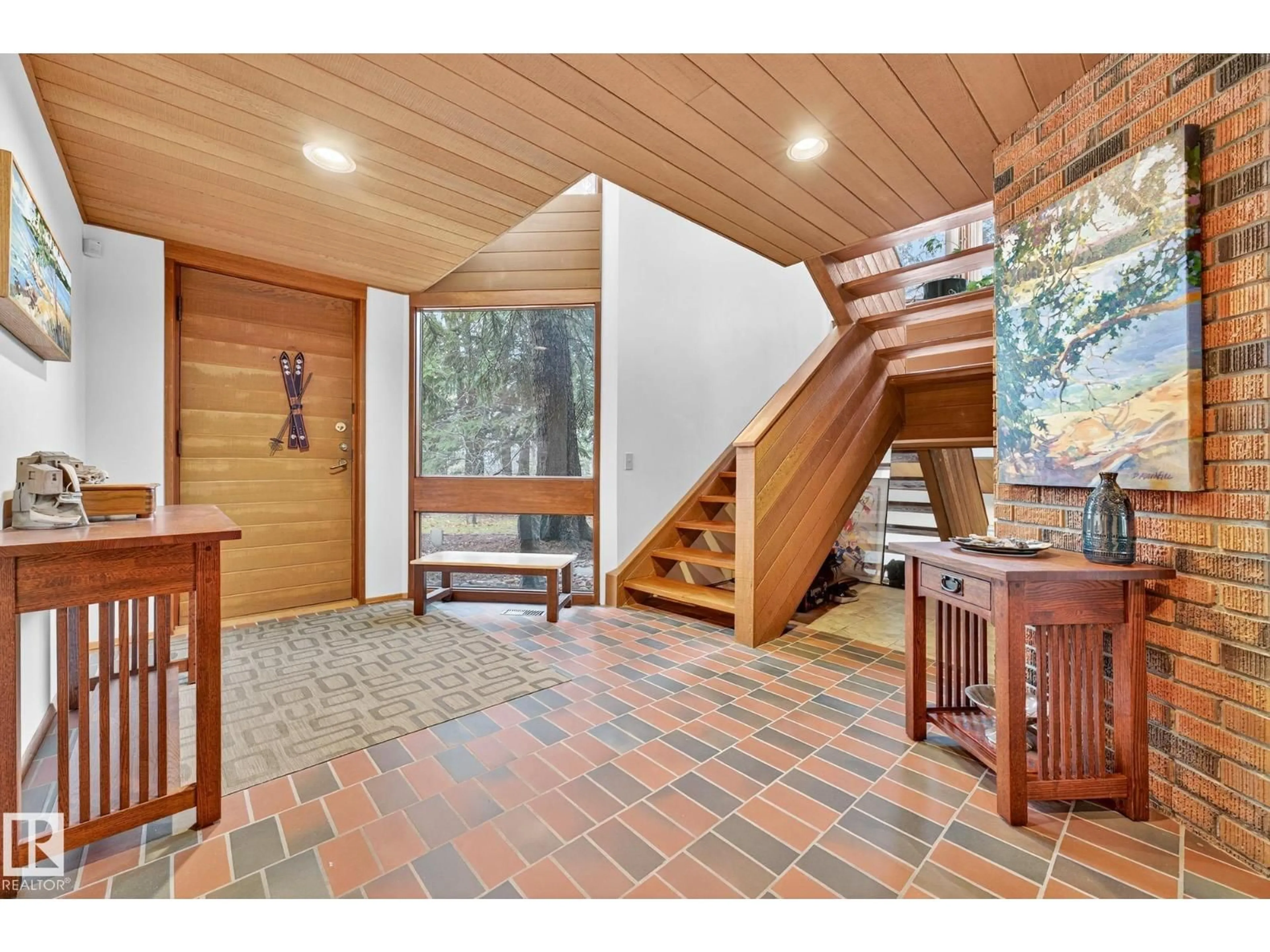 Indoor entryway for 171 BRANDER DR, Edmonton Alberta T6H4V2