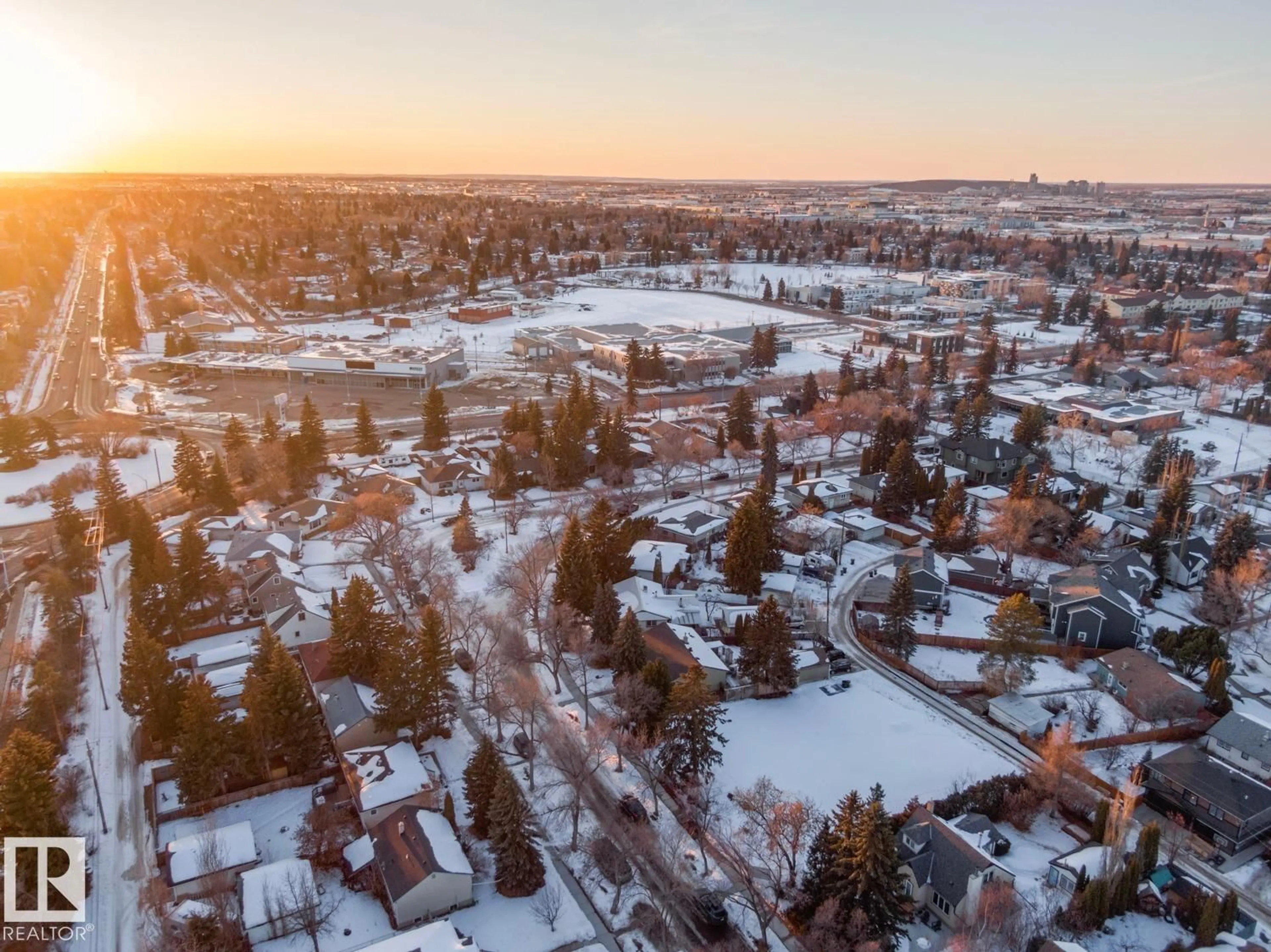 A pic from outside/outdoor area/front of a property/back of a property/a pic from drone, street for NW - 13918 107A AV, Edmonton Alberta T5L2H7