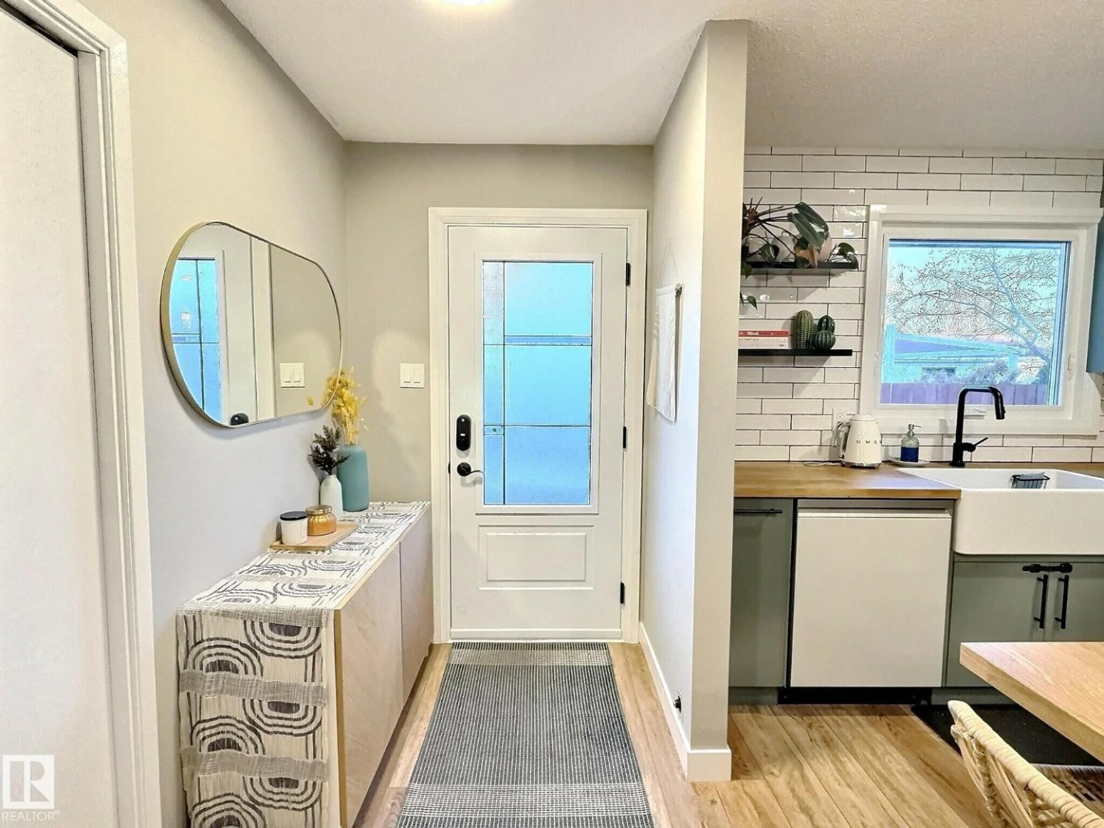 Indoor entryway for NW - 17119 82 AV, Edmonton Alberta T5T0C2